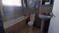 Bathroom 1 of property in Beacon Bay North
