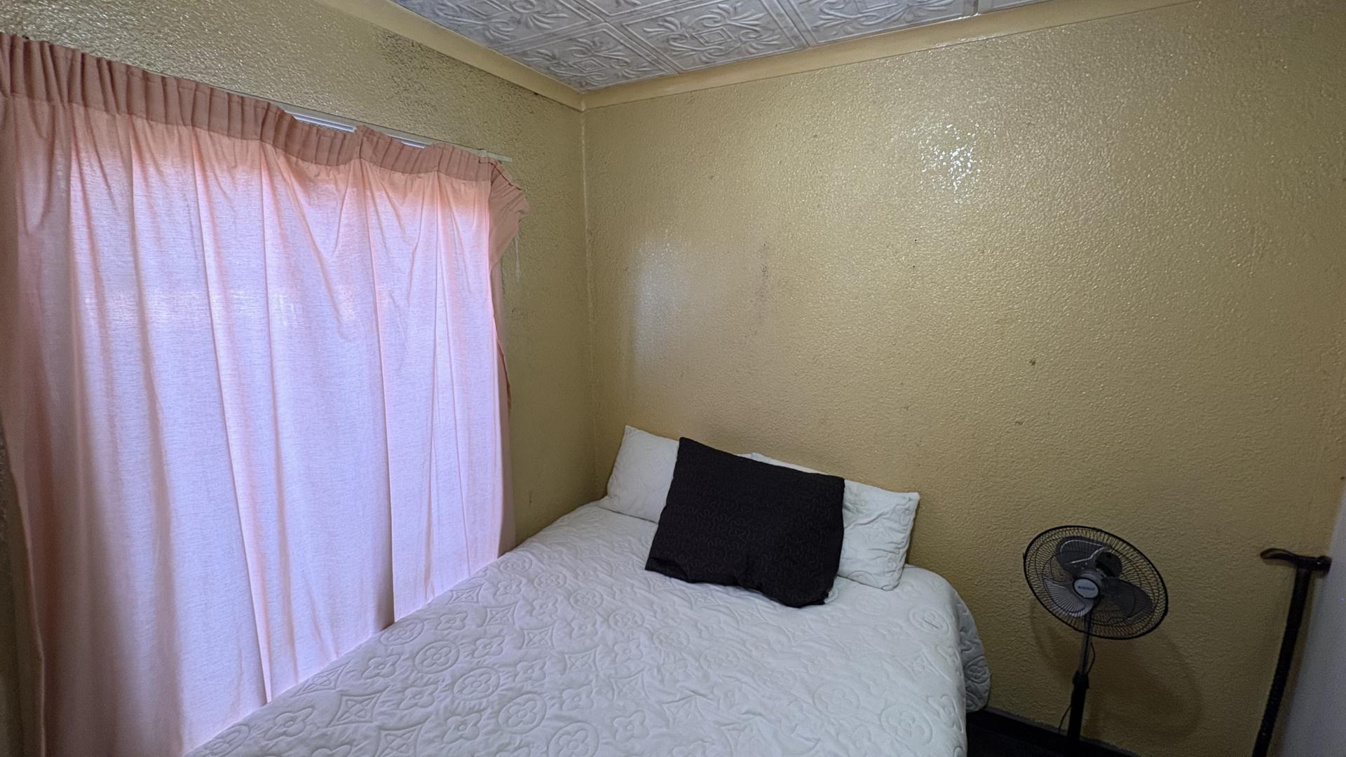 Bed Room 1 - 14 square meters of property in Philip Nel Park