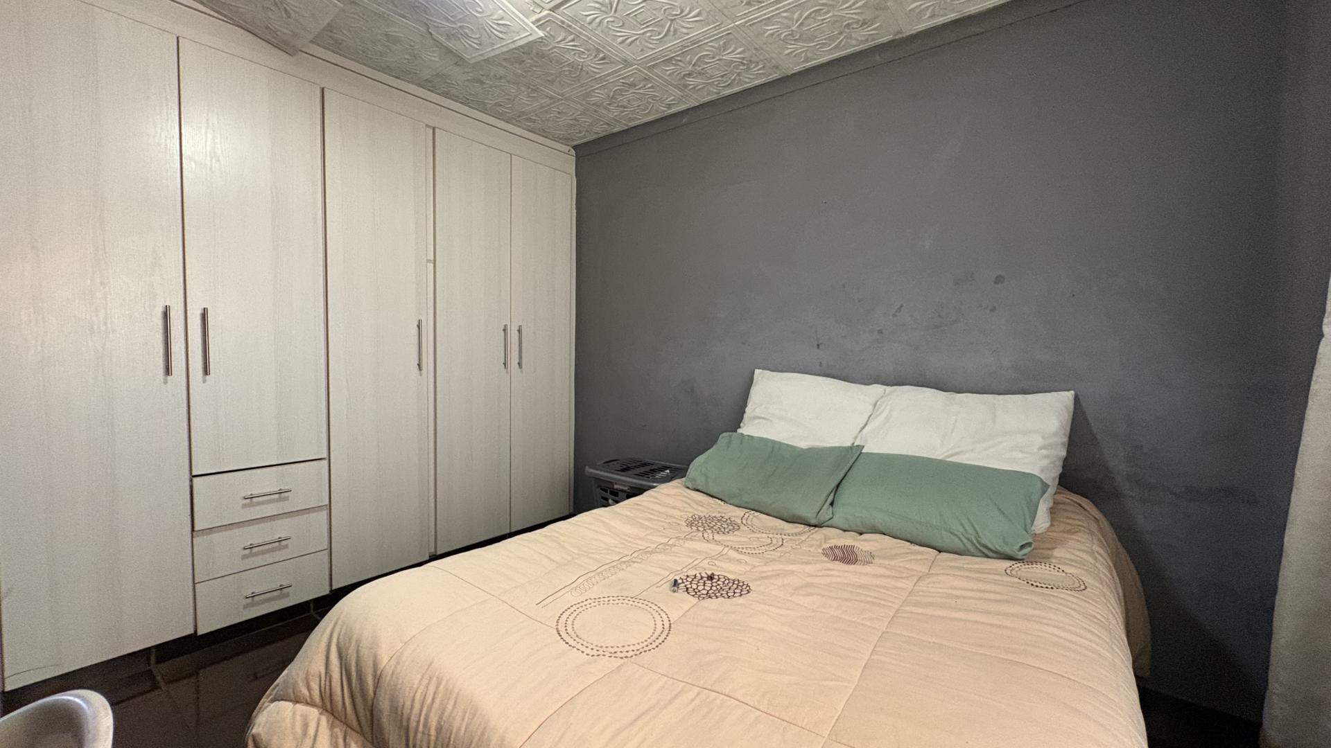Bed Room 2 - 8 square meters of property in Philip Nel Park