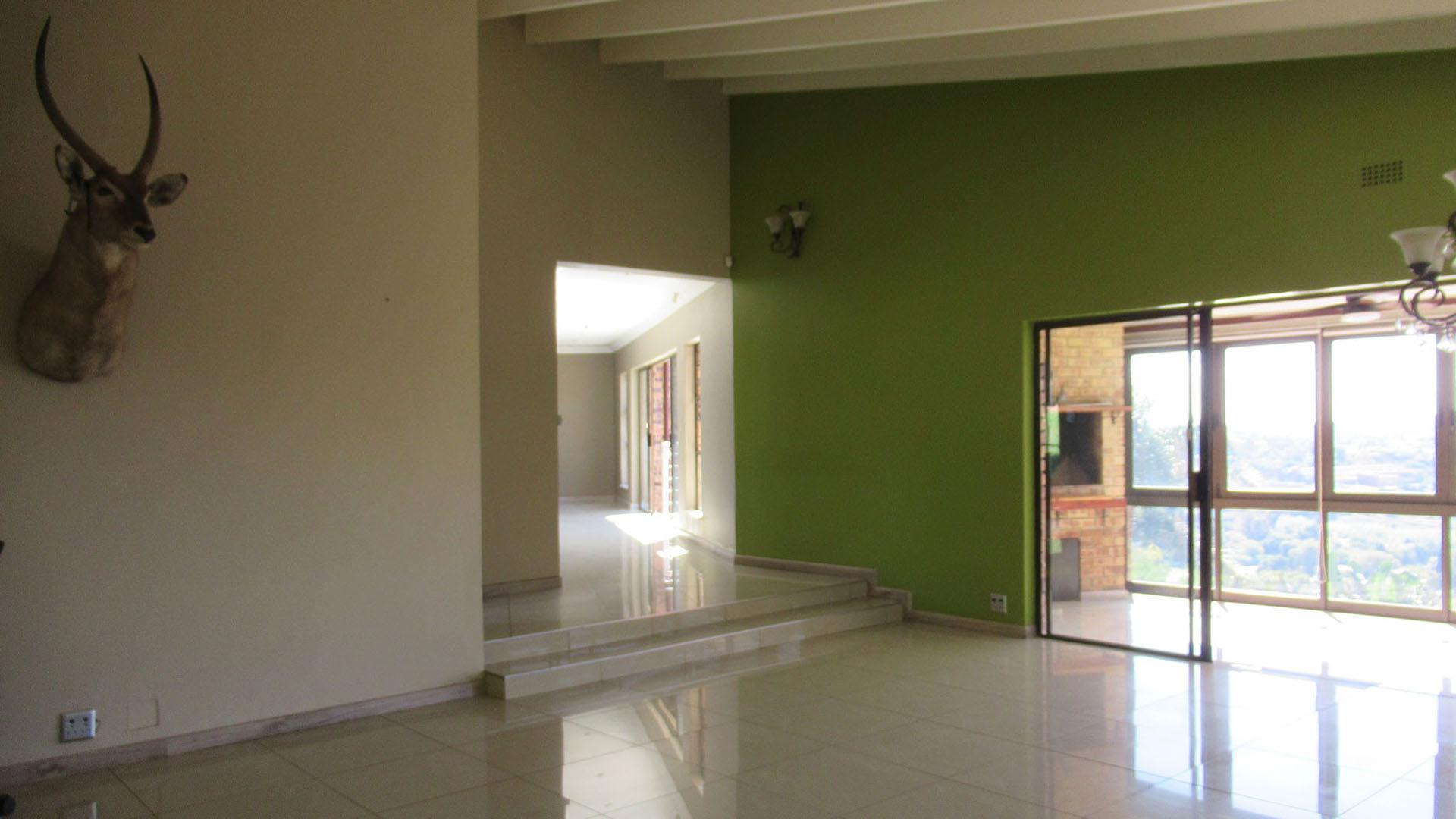 Lounges - 45 square meters of property in Roodekrans