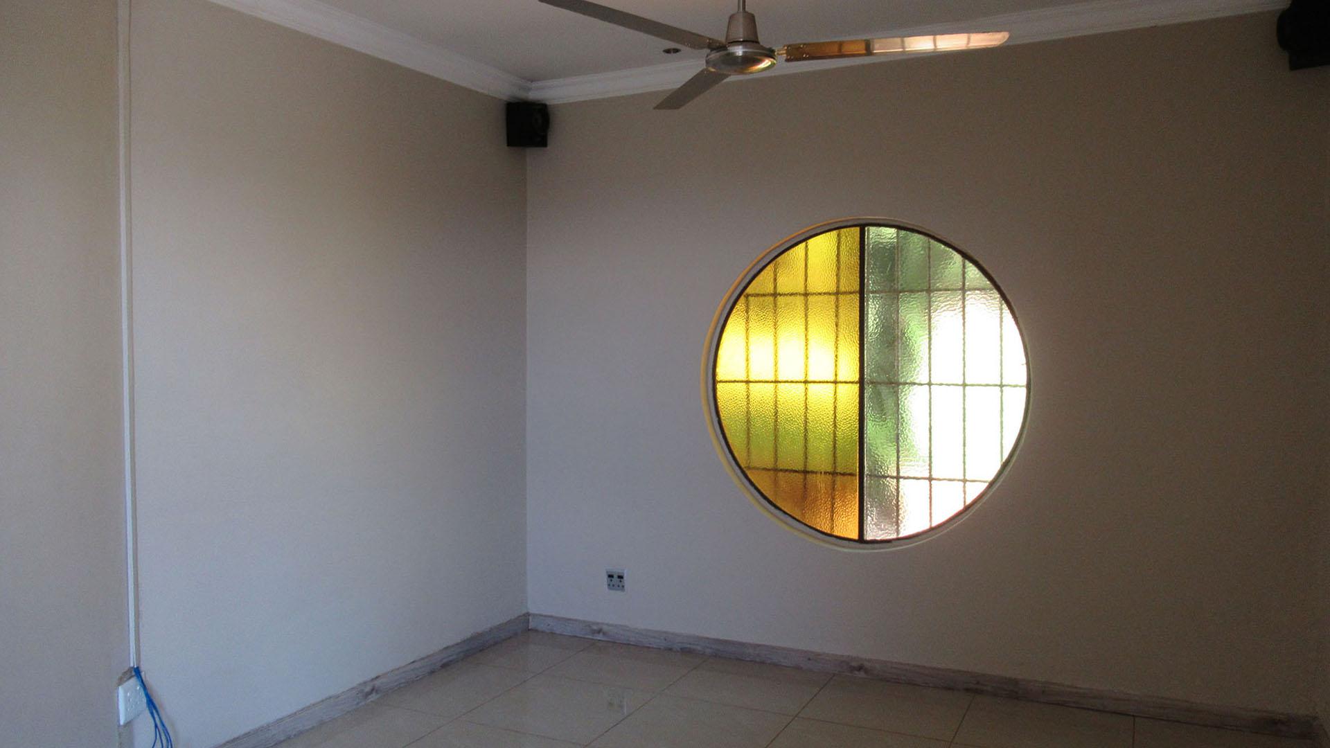 Dining Room - 16 square meters of property in Roodekrans