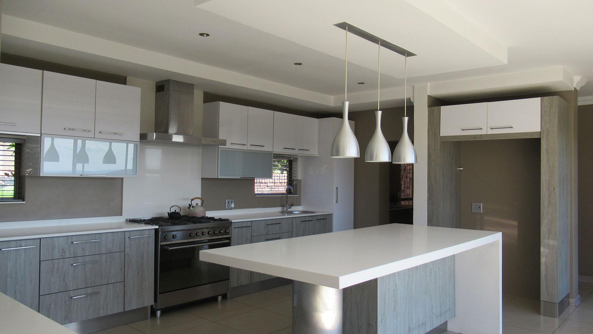 Kitchen - 22 square meters of property in Roodekrans