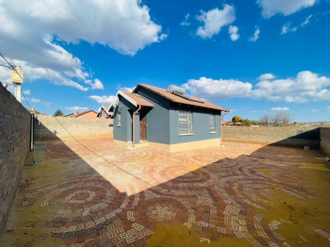2 Bedroom House for Sale For Sale in Lenasia - MR634804