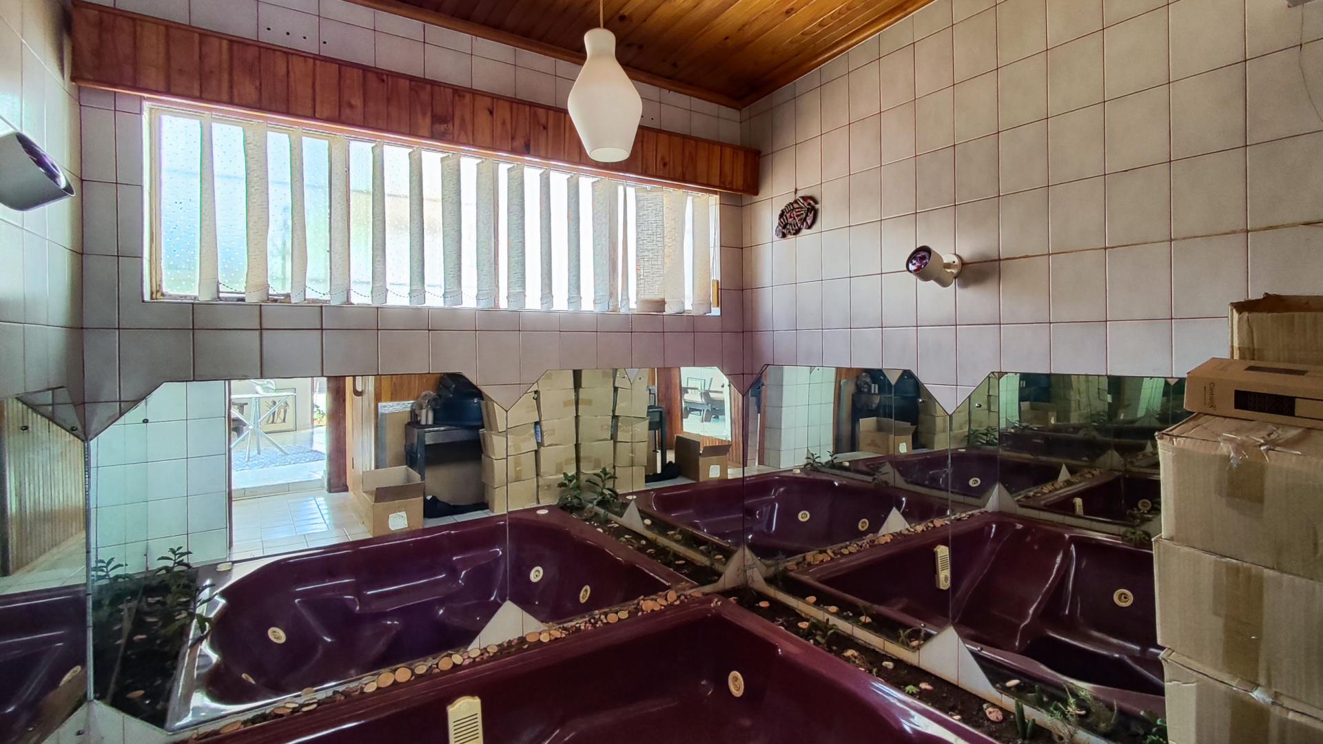 Bathroom 1 of property in Kenleaf