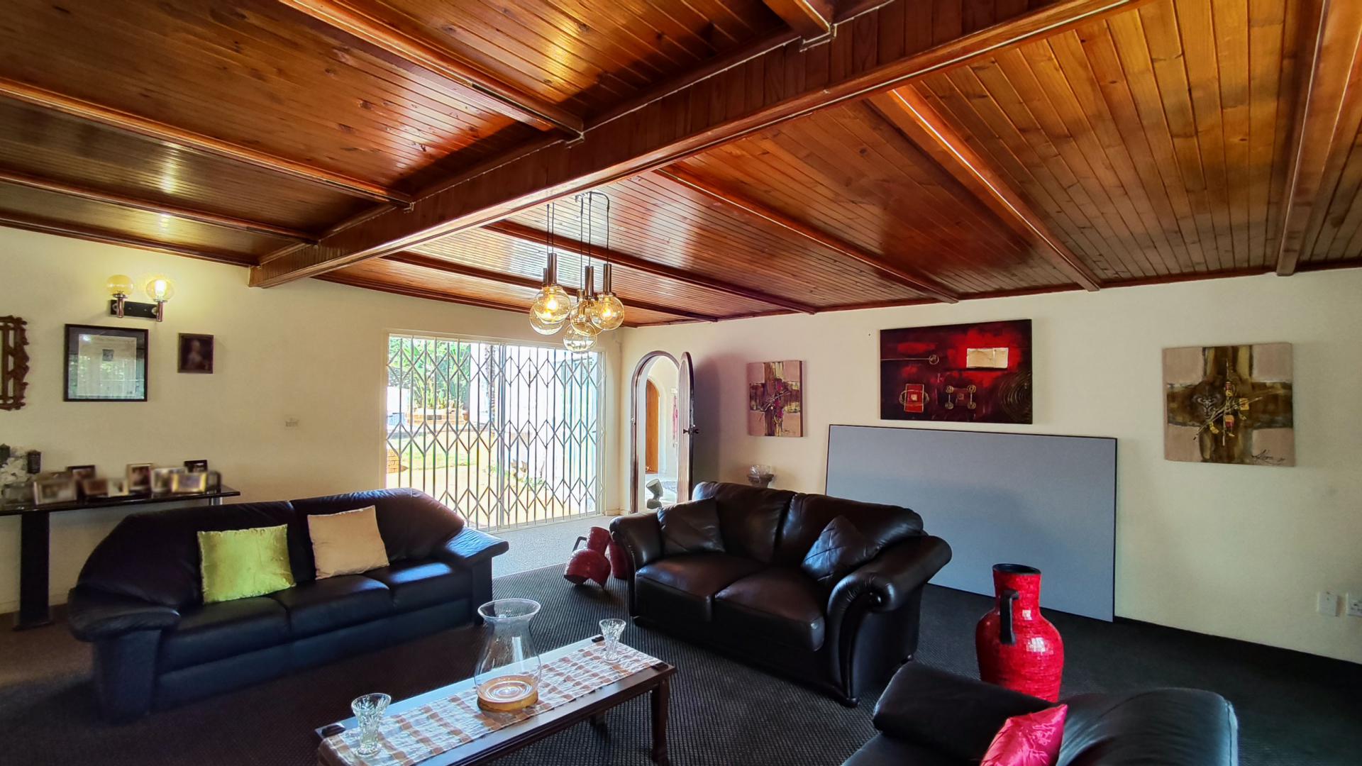 Lounges of property in Kenleaf