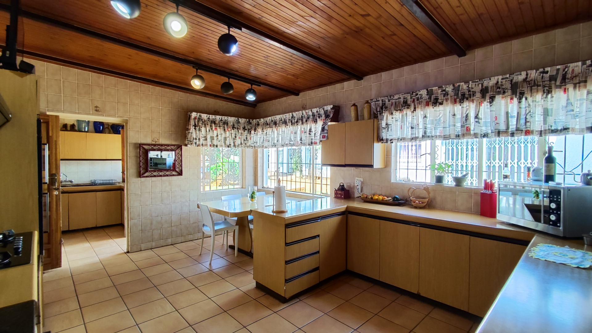 Kitchen of property in Kenleaf
