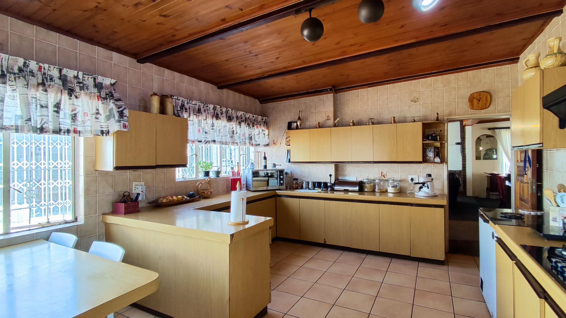 Kitchen of property in Kenleaf