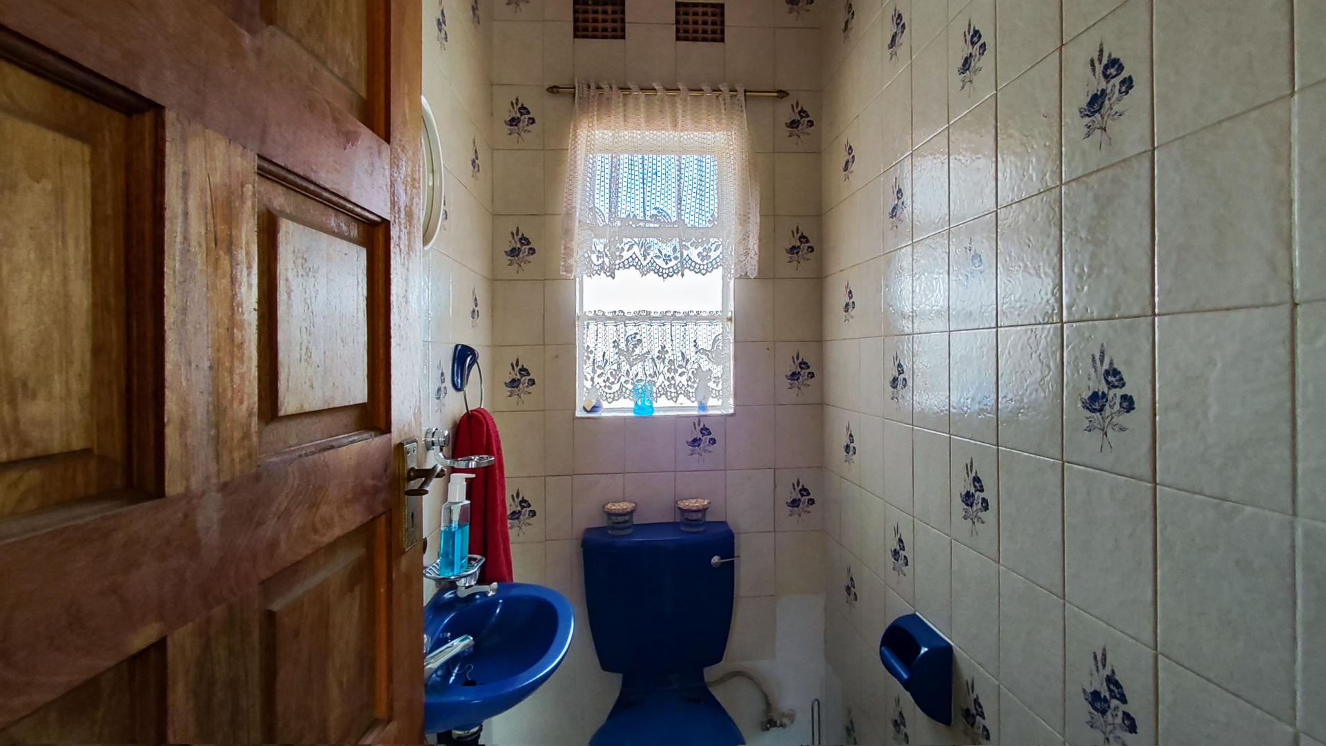 Bathroom 2 of property in Kenleaf