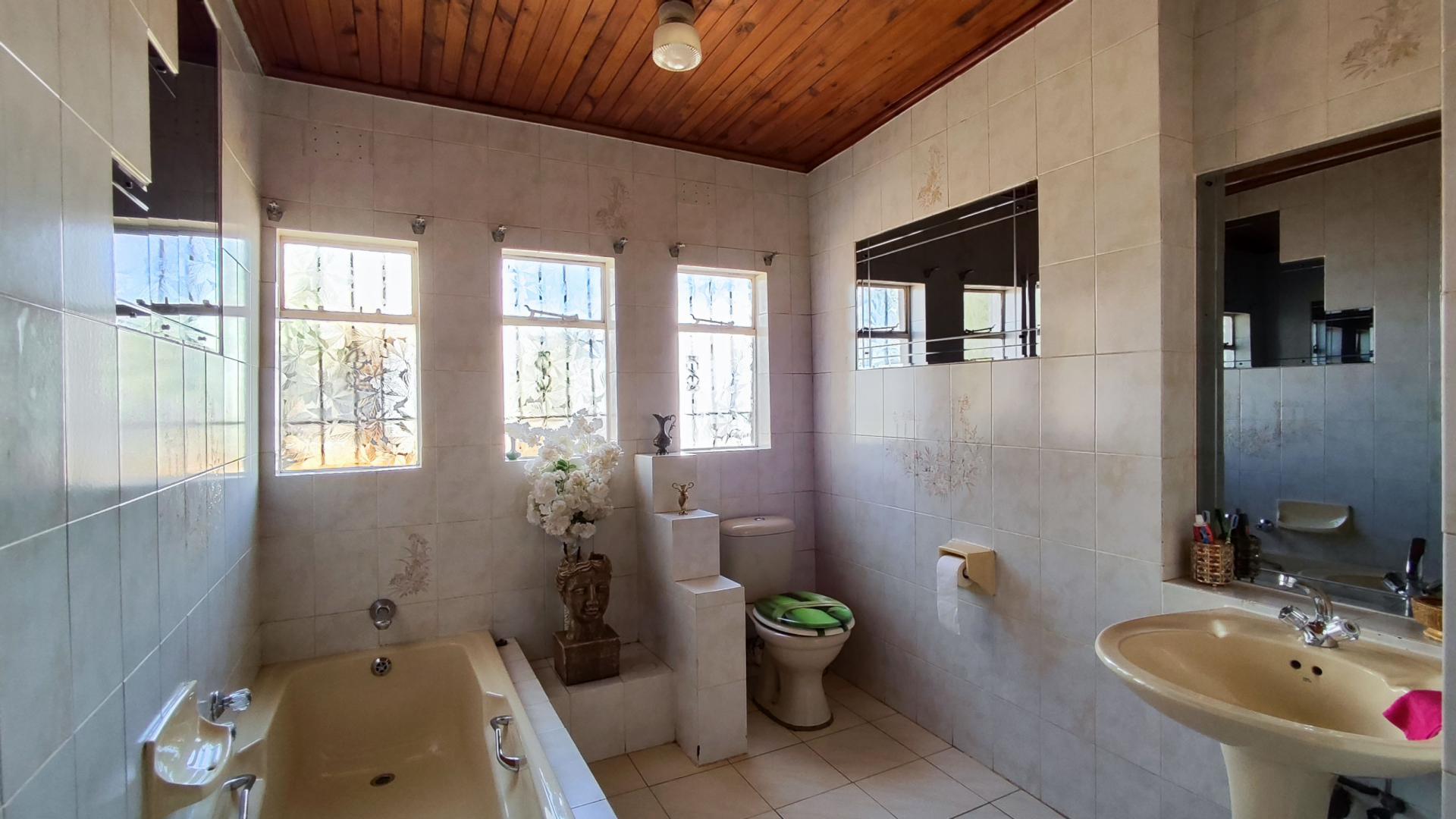 Bathroom 3+ of property in Kenleaf