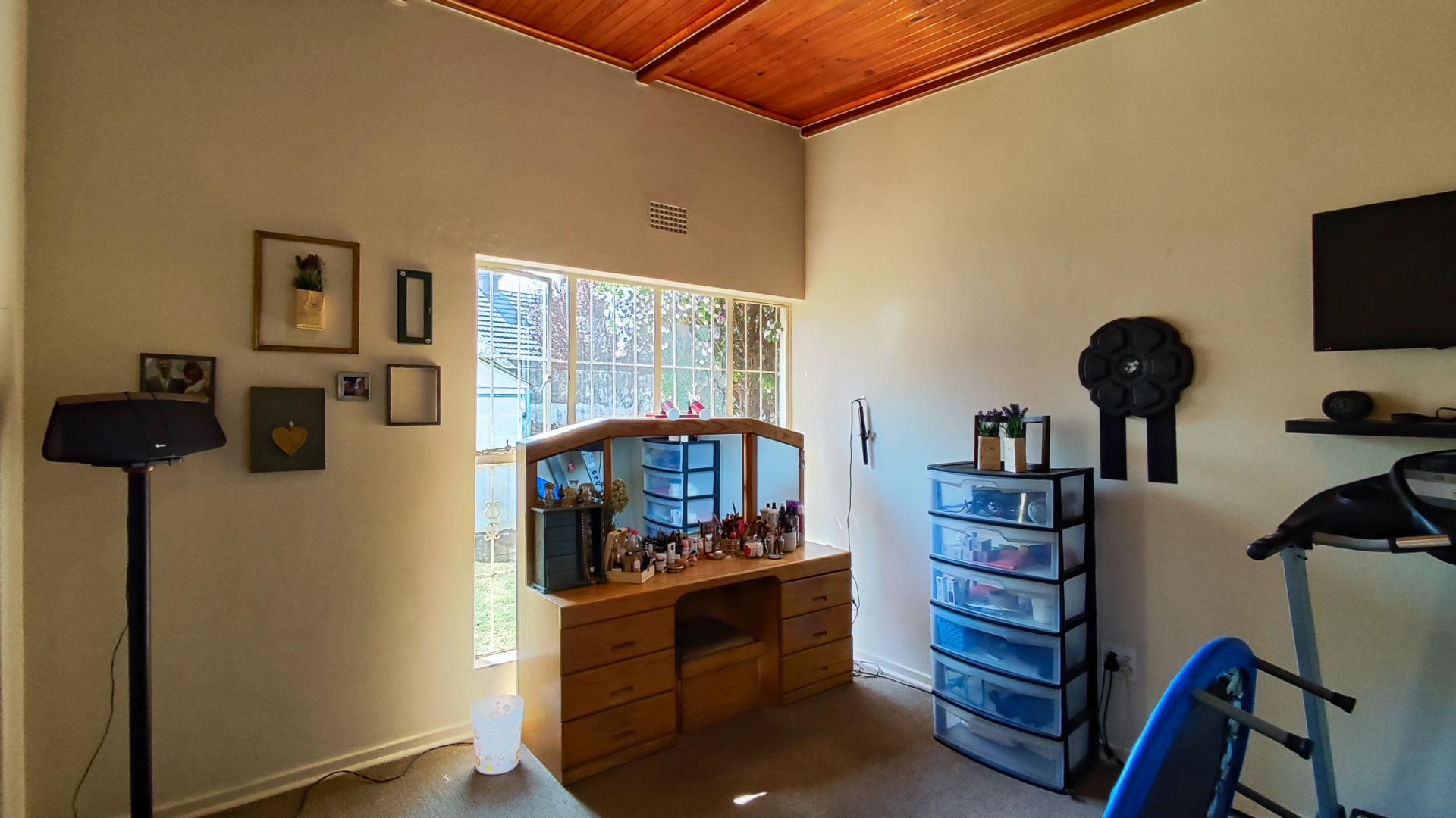 Bed Room 1 of property in Kenleaf