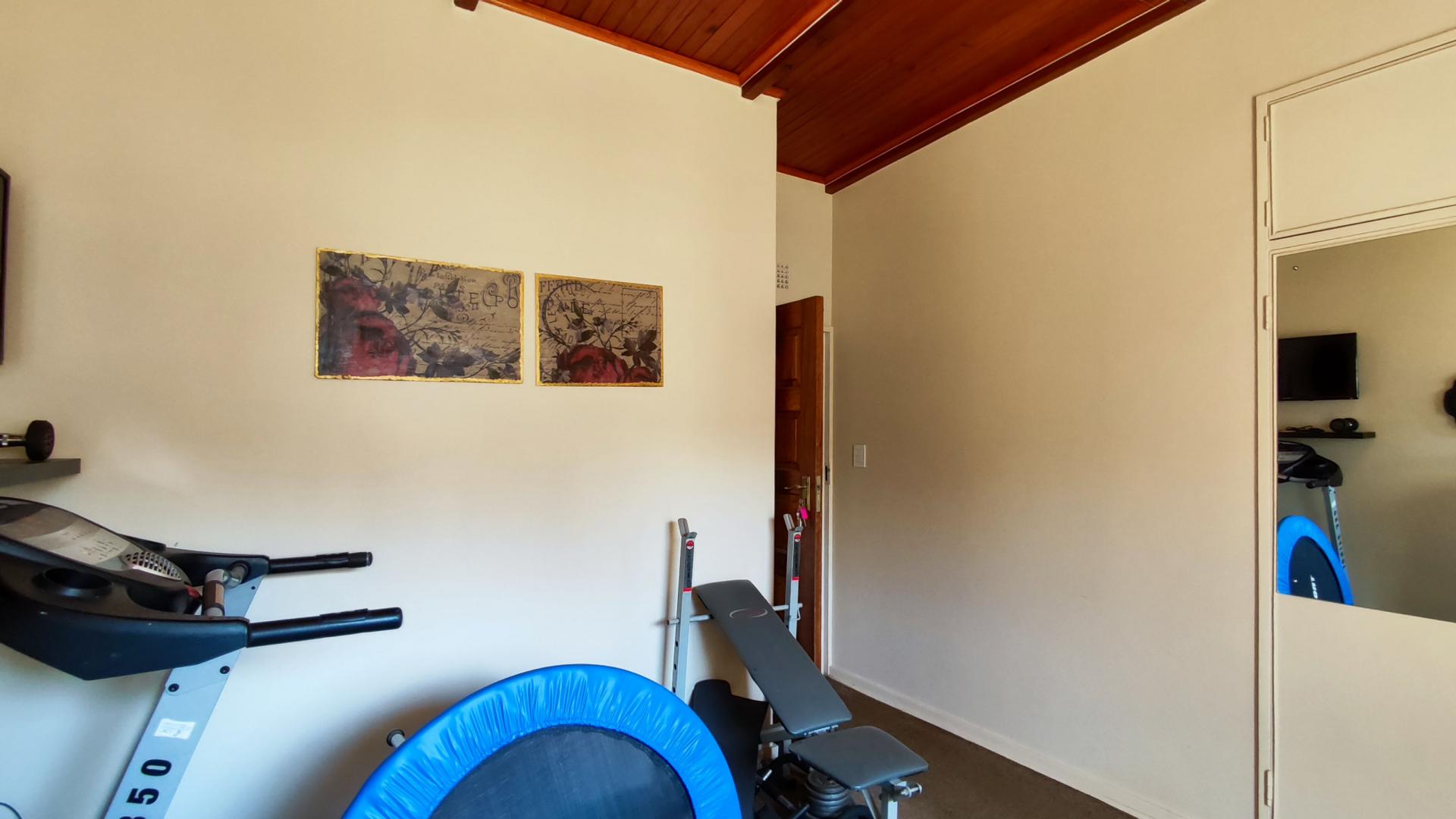 Bed Room 1 of property in Kenleaf