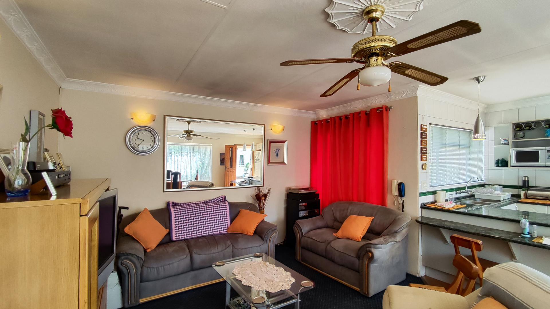 Lounges of property in Kenleaf