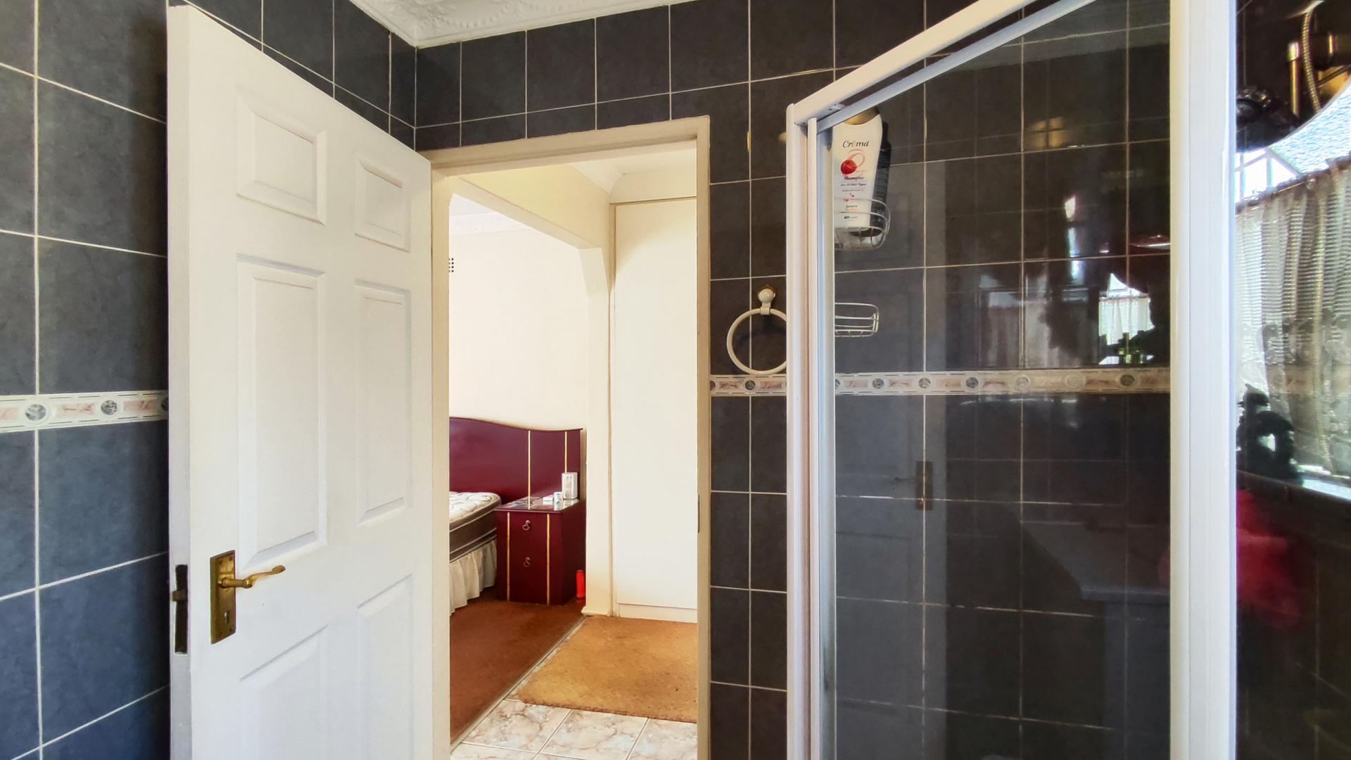 Bathroom 1 of property in Kenleaf