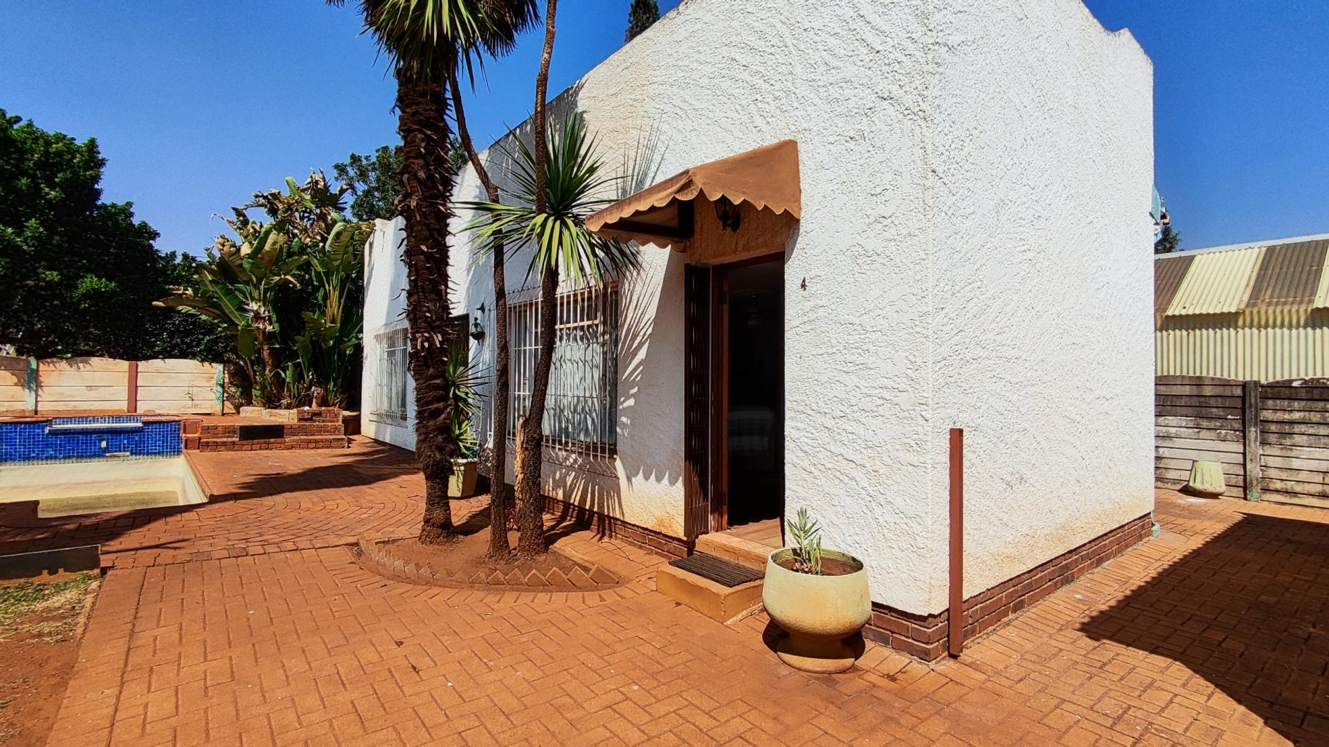 Backyard of property in Kenleaf