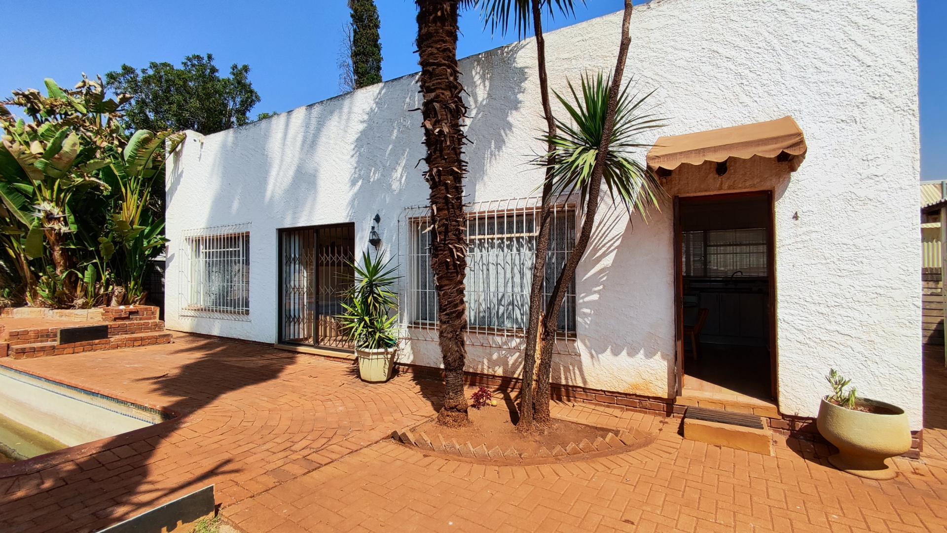 Backyard of property in Kenleaf