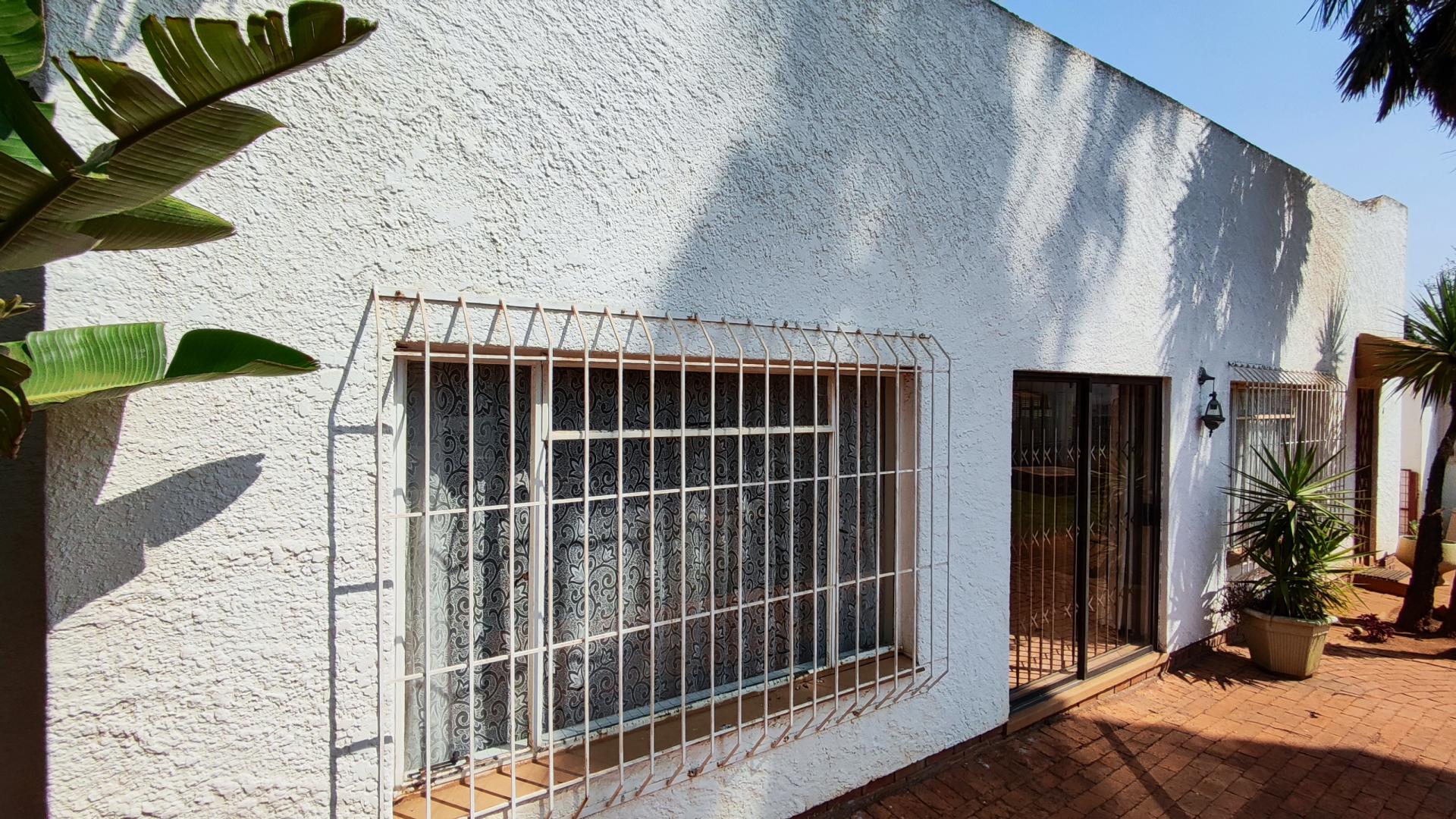 Backyard of property in Kenleaf