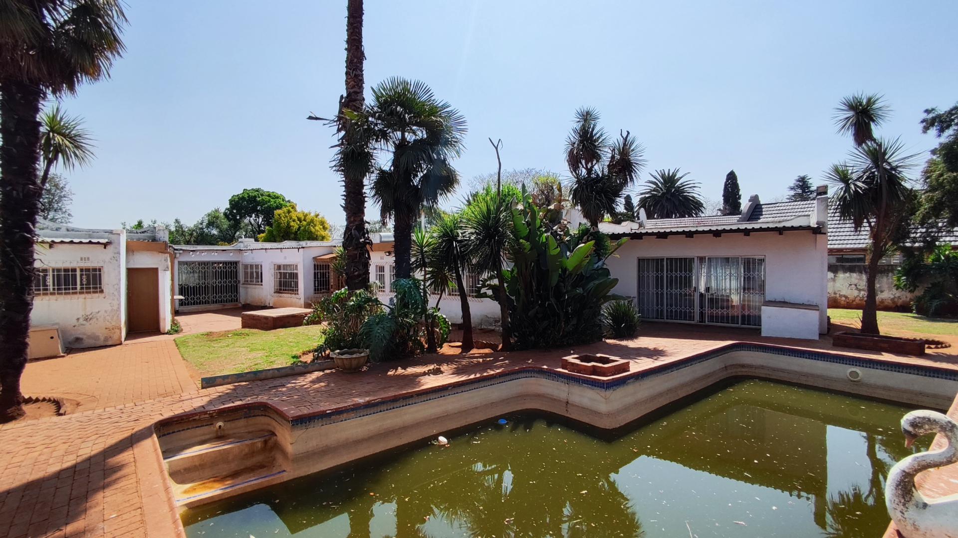 Backyard of property in Kenleaf