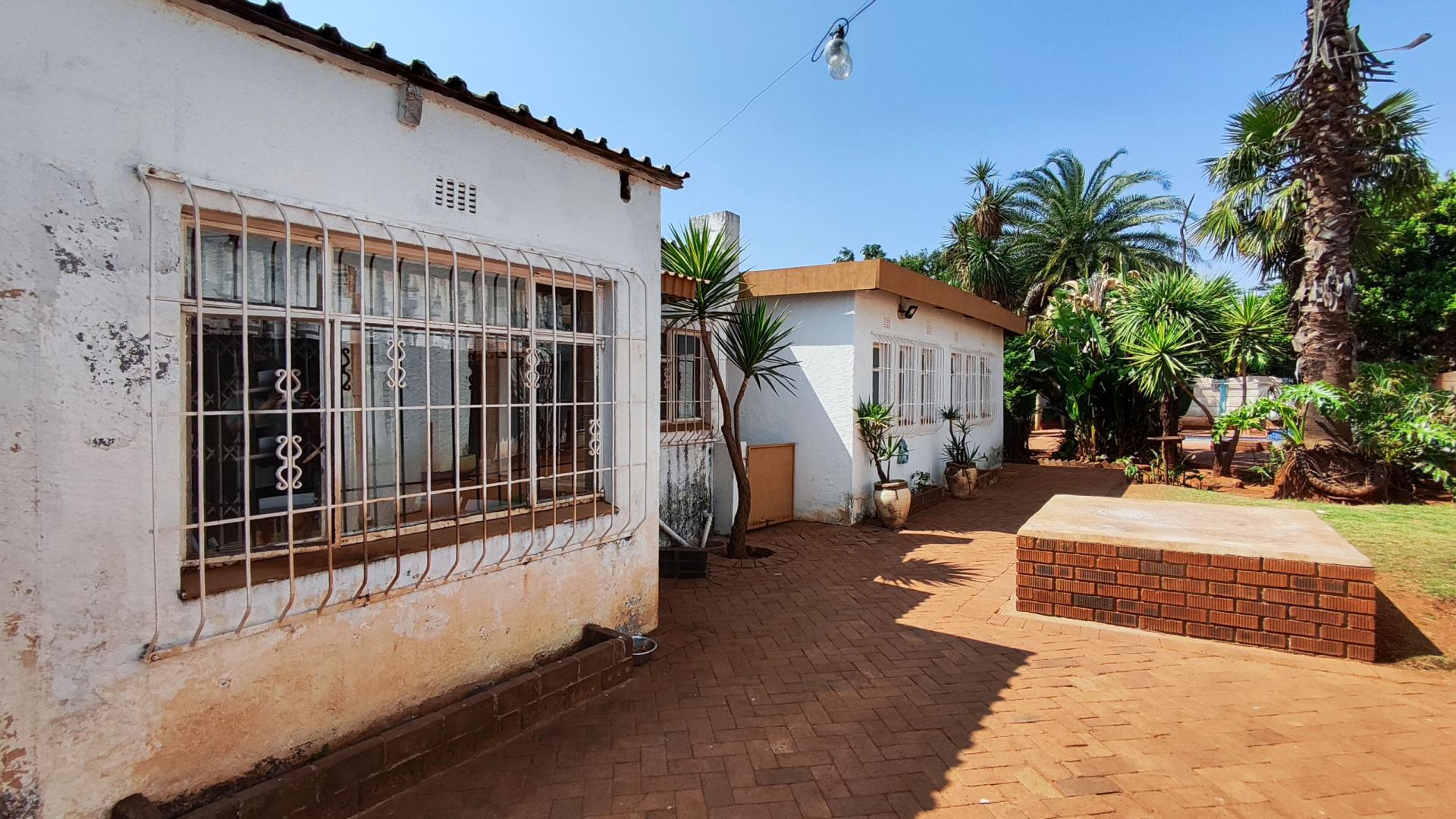 Backyard of property in Kenleaf