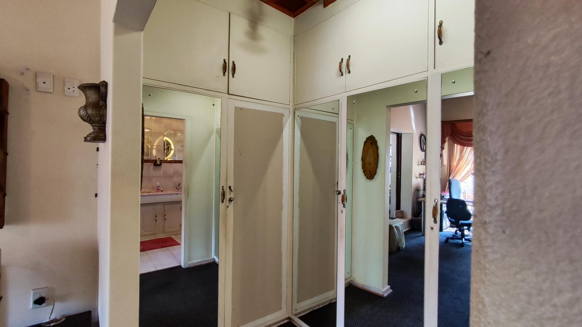 Spaces of property in Kenleaf