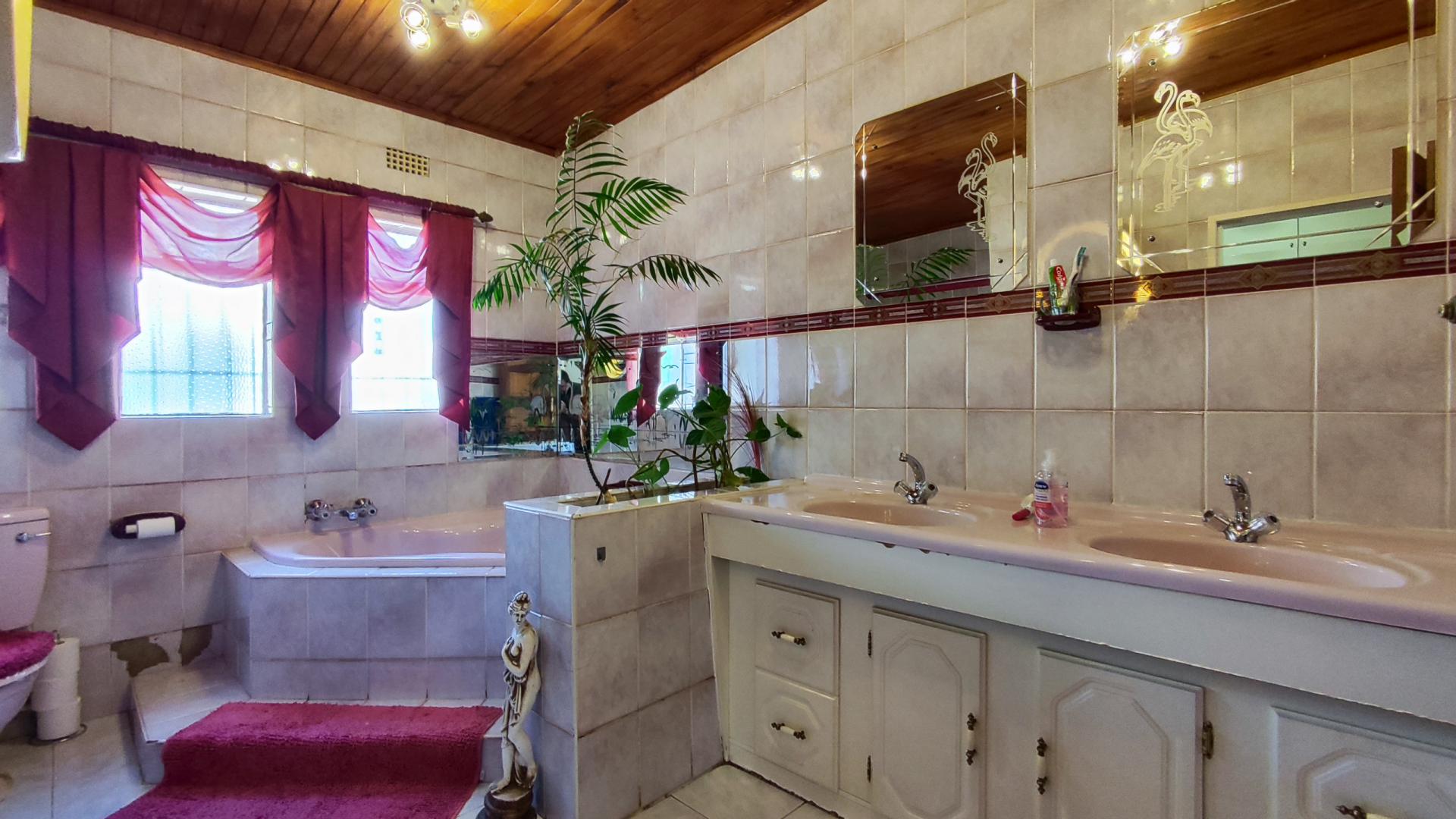 Bathroom 3+ of property in Kenleaf