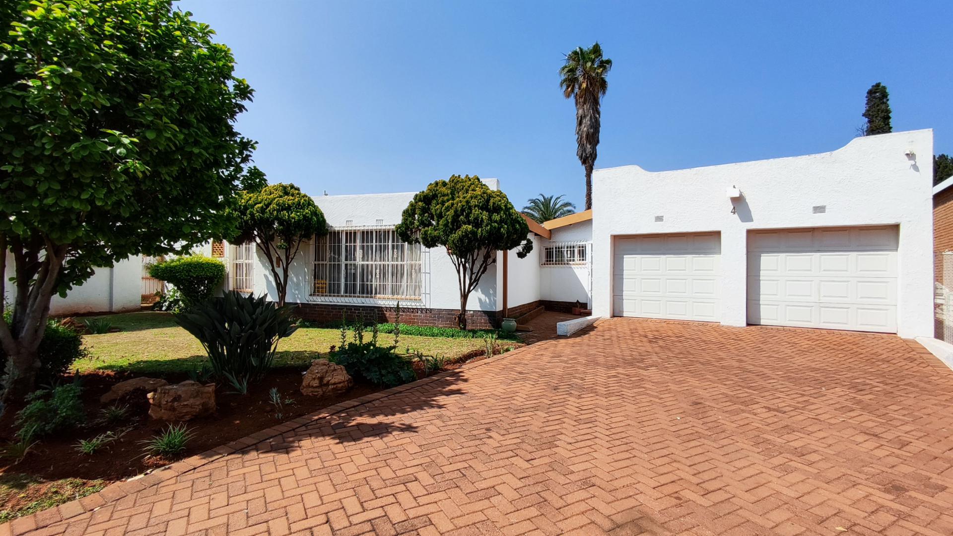 Front View of property in Kenleaf