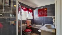 Bathroom 1 of property in Kenleaf