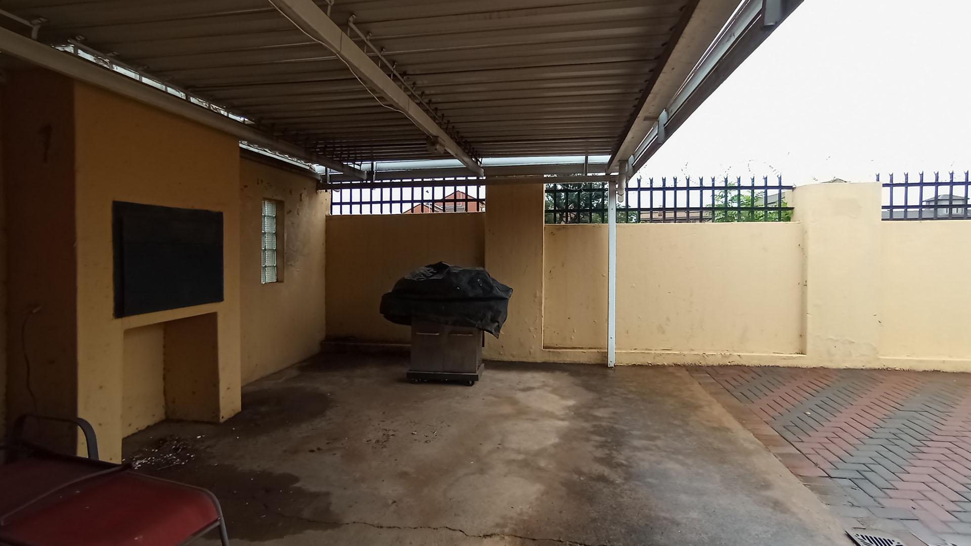 Entertainment of property in Karenpark