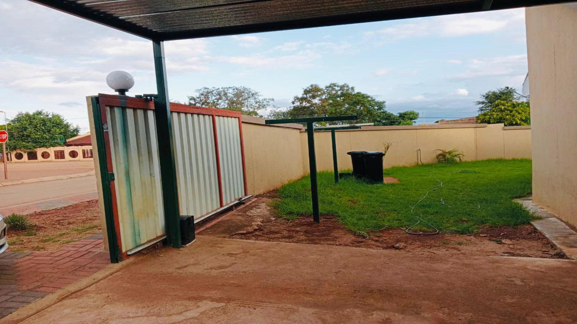 Carport  of property in Lebowakgomo