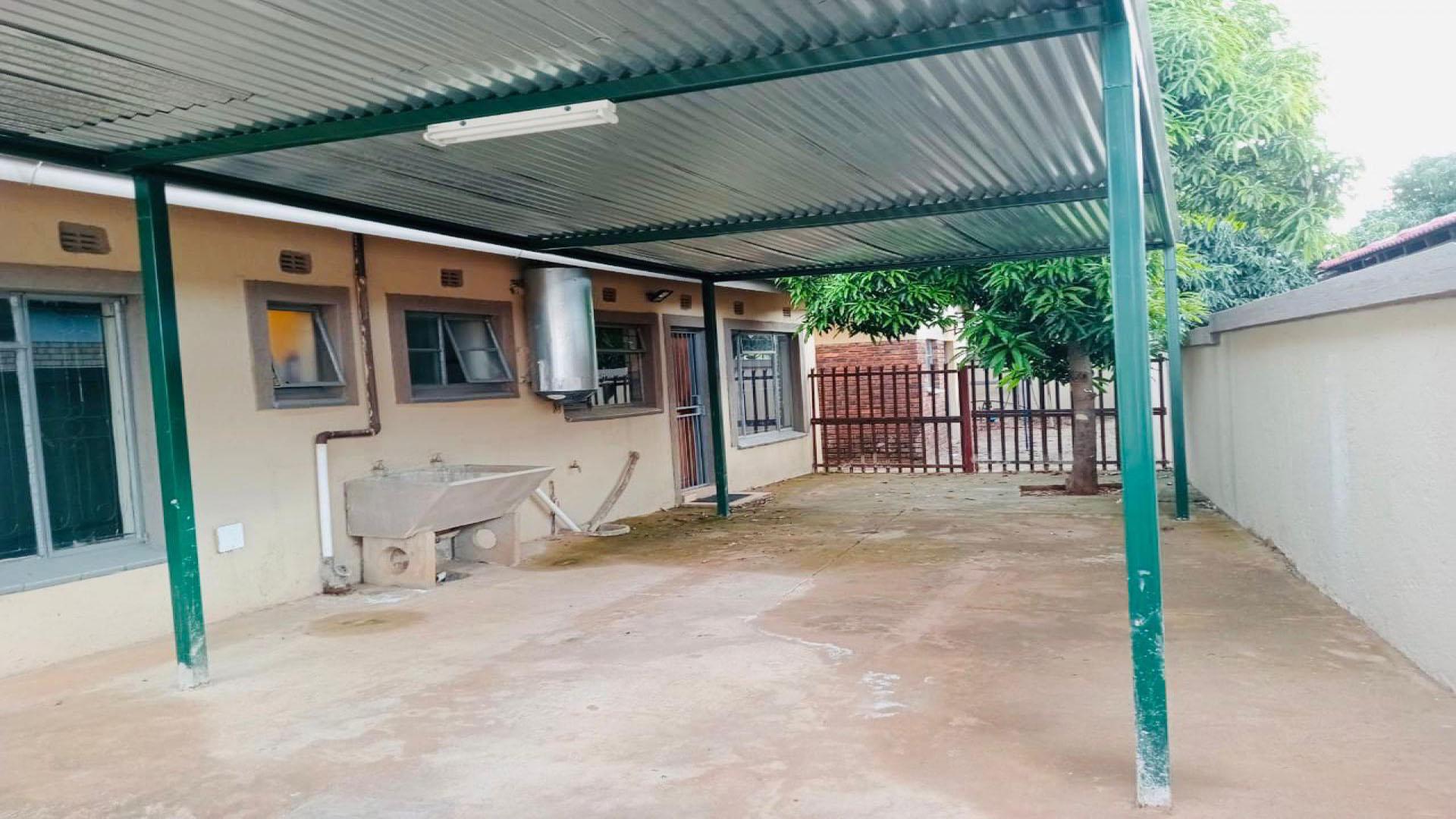 Carport  of property in Lebowakgomo