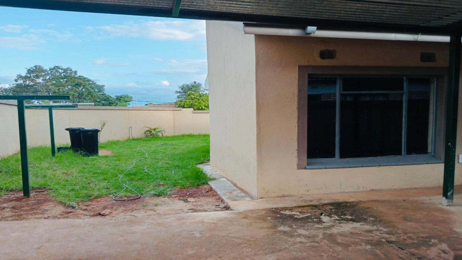Carport  of property in Lebowakgomo