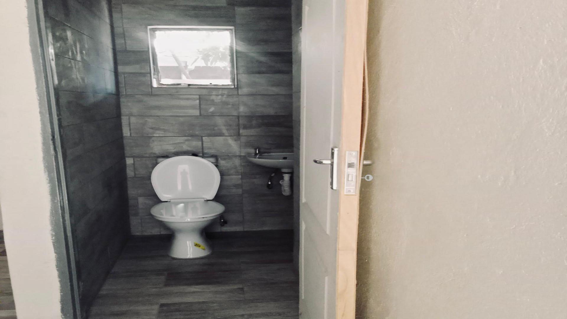 Bathroom 1 of property in Lebowakgomo