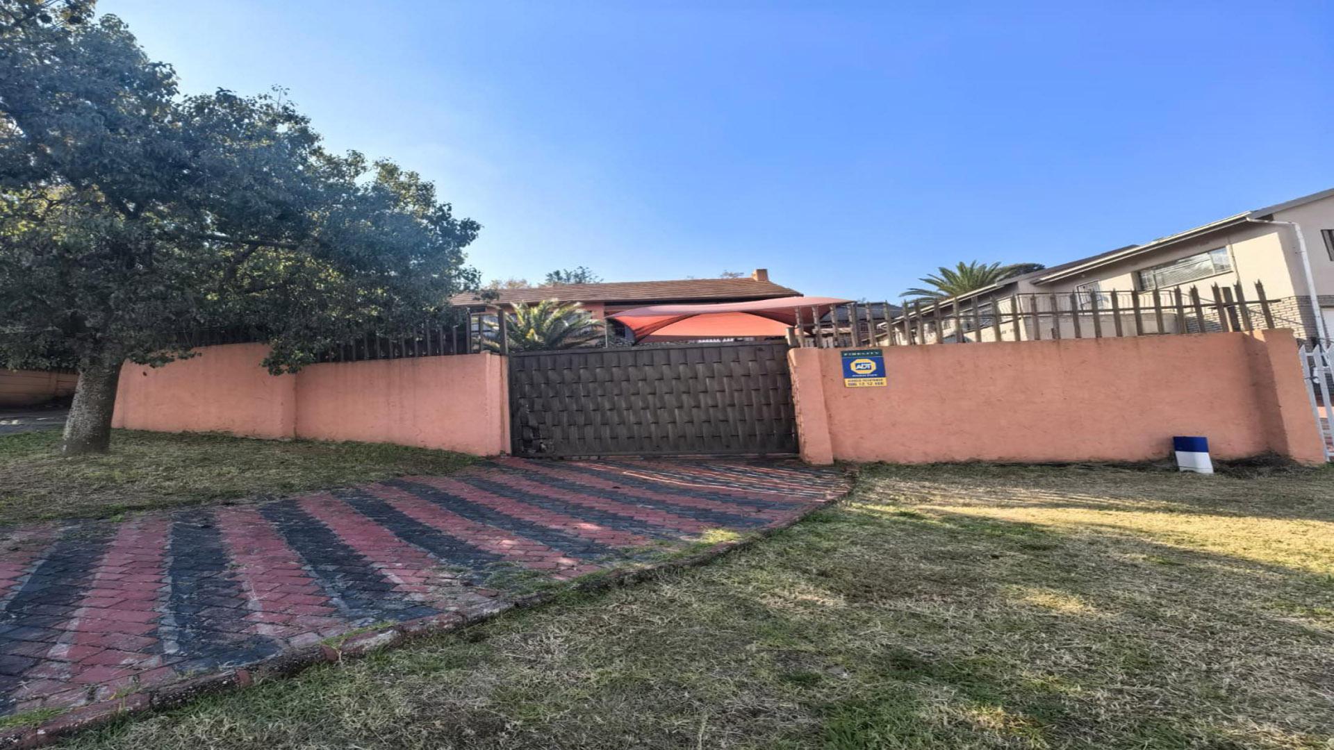 Front View of property in Lindhaven