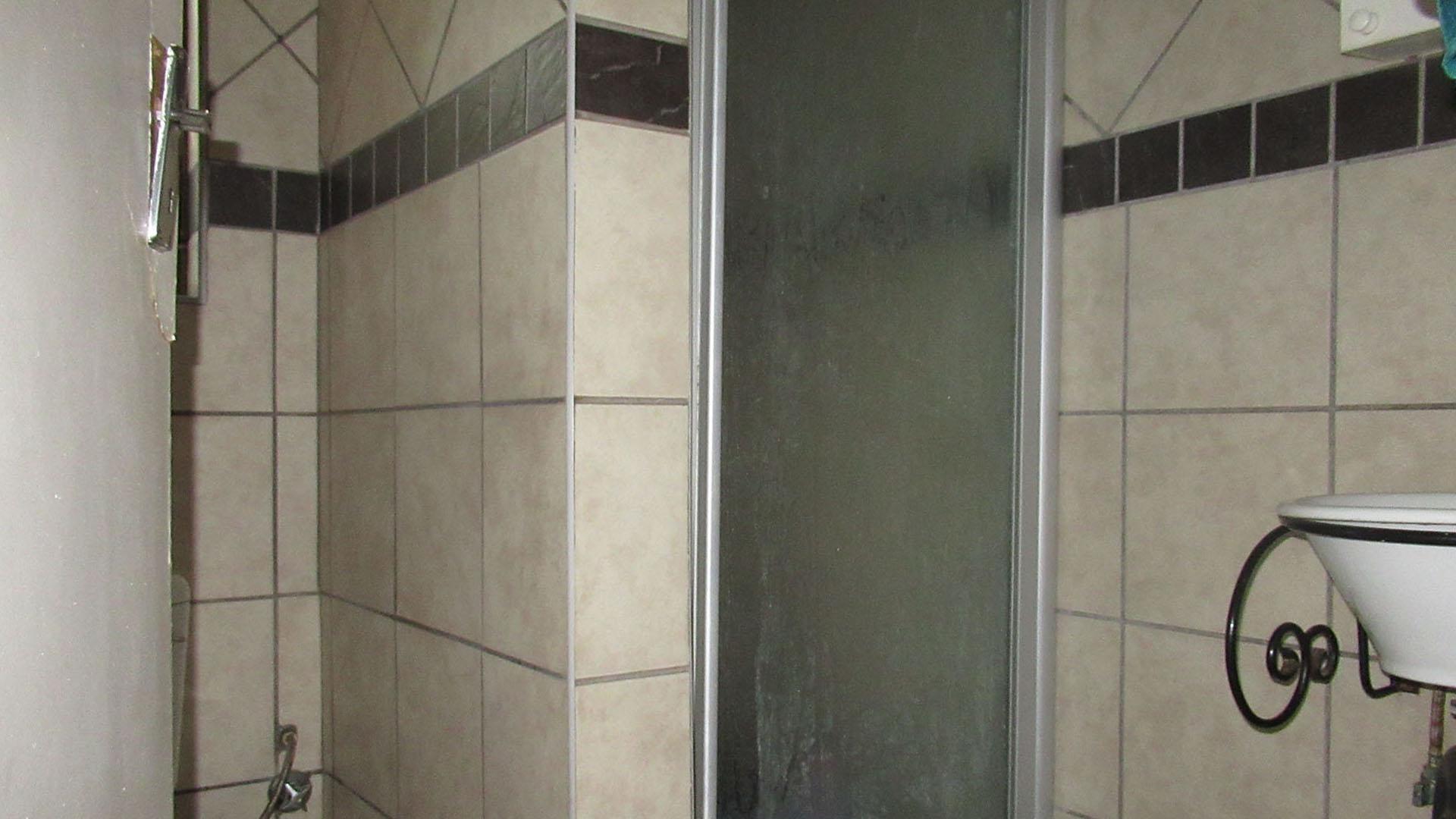 Main Bathroom - 4 square meters of property in Lindhaven