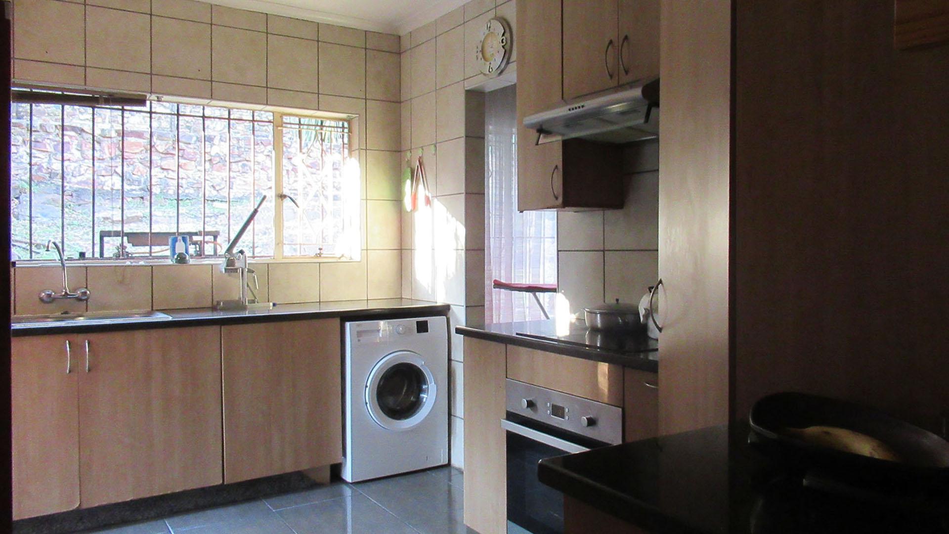Kitchen - 12 square meters of property in Lindhaven