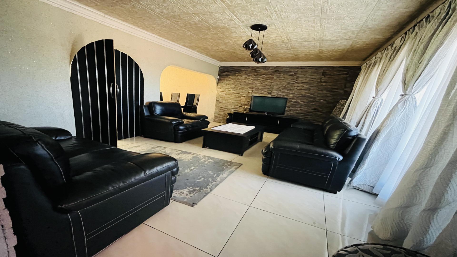 Lounges - 23 square meters of property in Lindhaven
