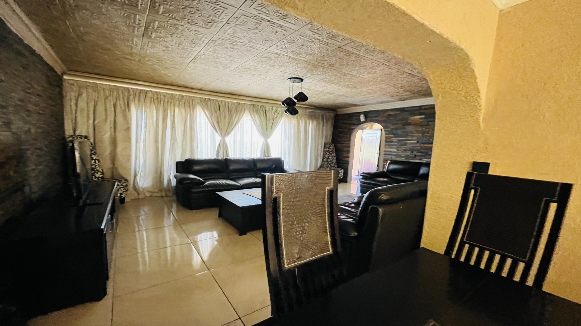 Lounges - 23 square meters of property in Lindhaven