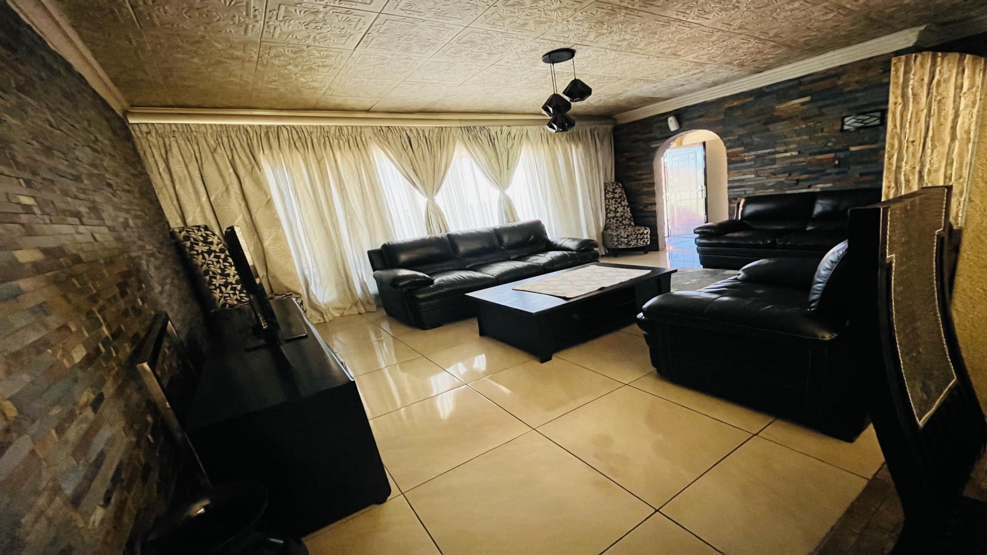 Lounges - 23 square meters of property in Lindhaven