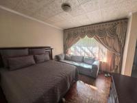 Main Bedroom of property in Lindhaven