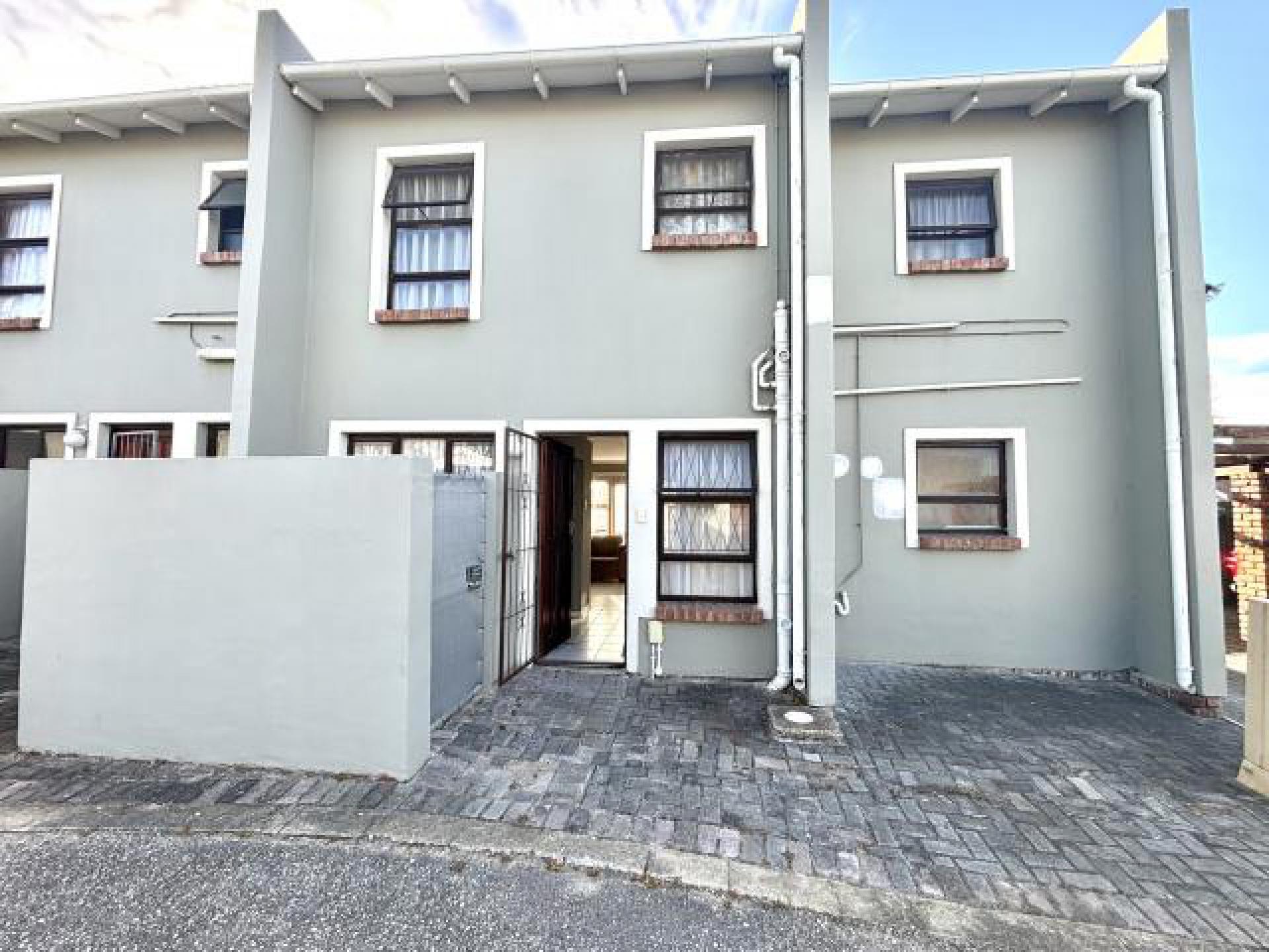 Front View of property in Lorraine