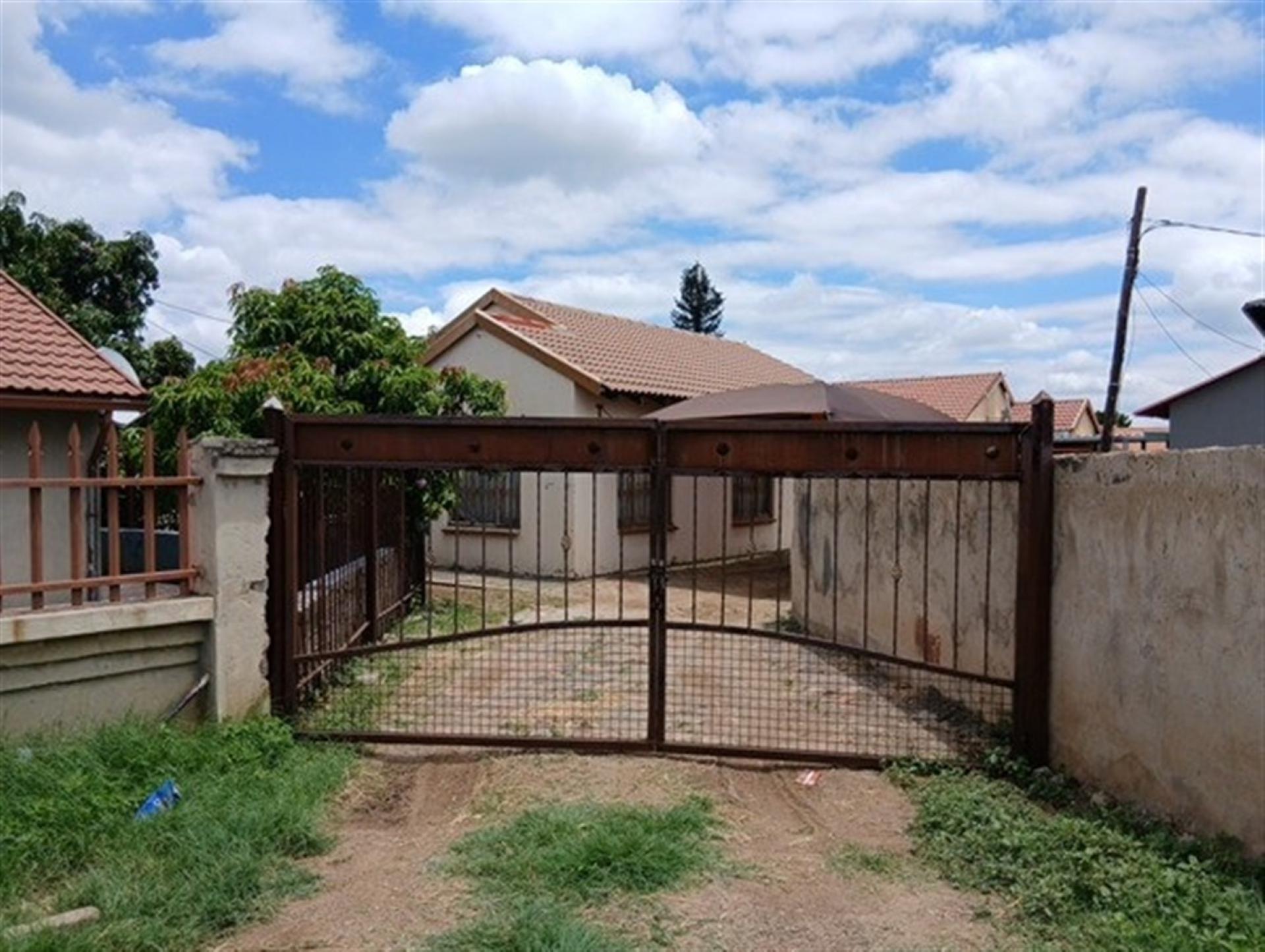 Front View of property in Rustenburg