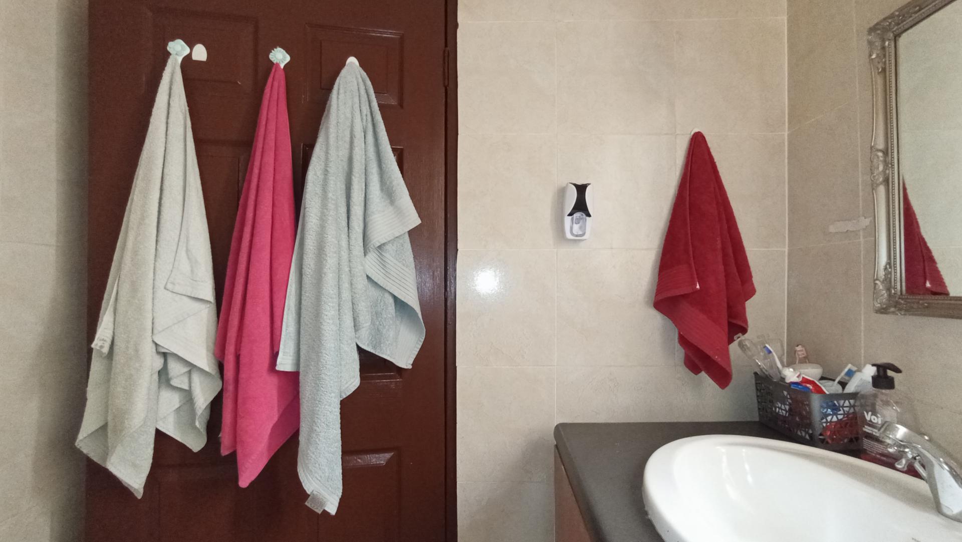 Bathroom 1 - 5 square meters of property in Buccleuch