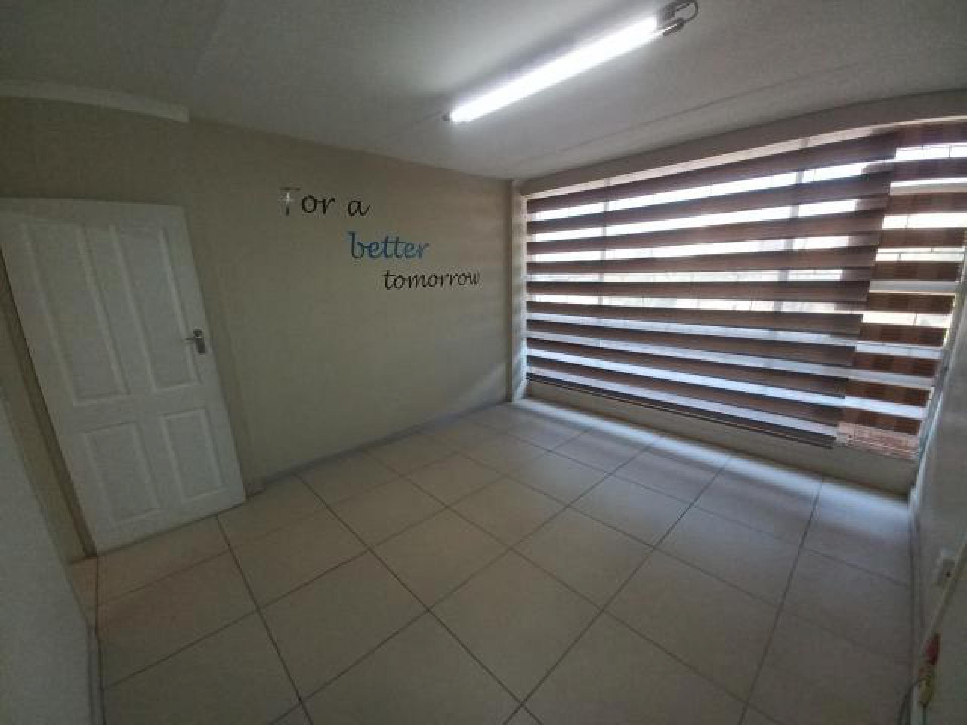 Bed Room 1 of property in Sonheuwel