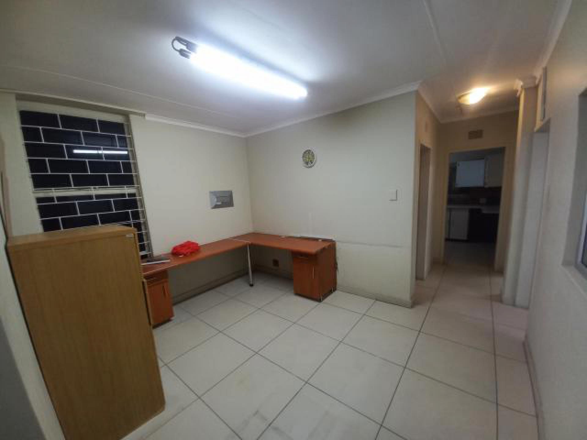 Study of property in Sonheuwel