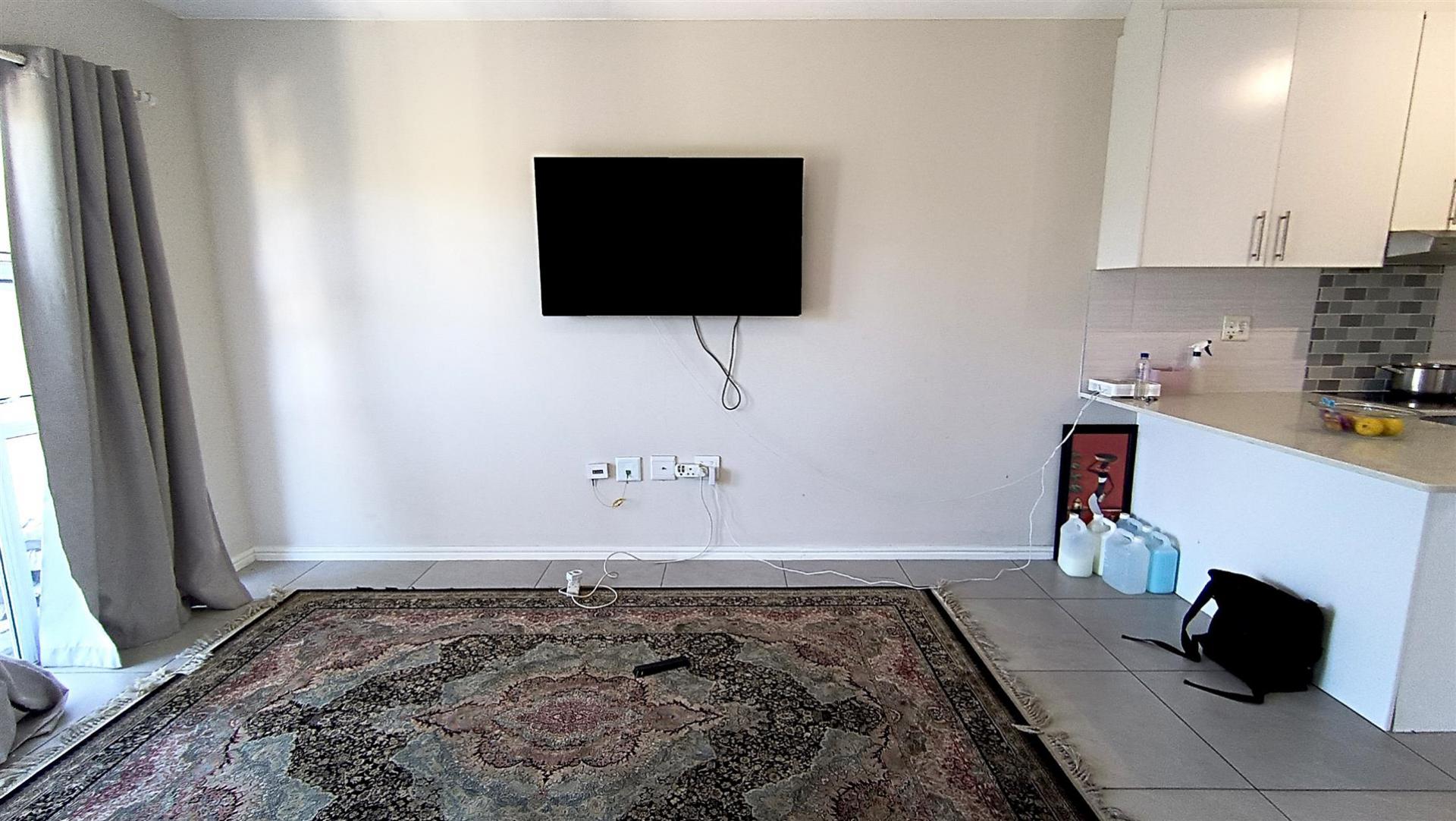 Lounges - 17 square meters of property in Table View
