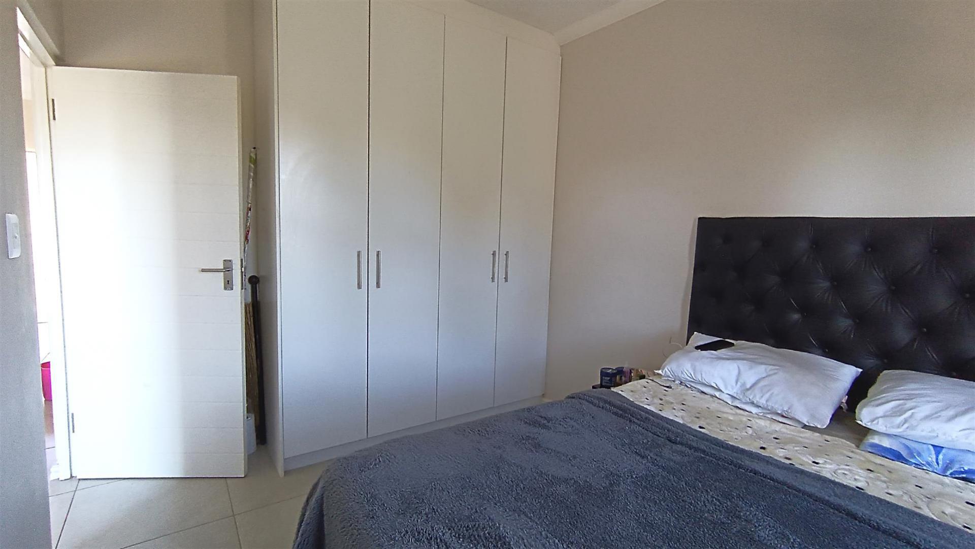 Bed Room 1 - 10 square meters of property in Table View
