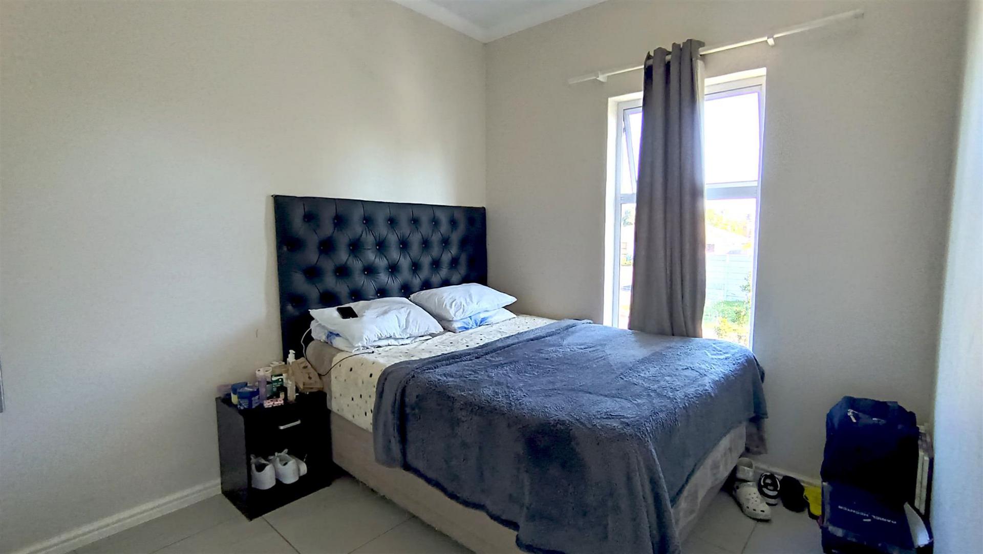 Bed Room 1 - 10 square meters of property in Table View