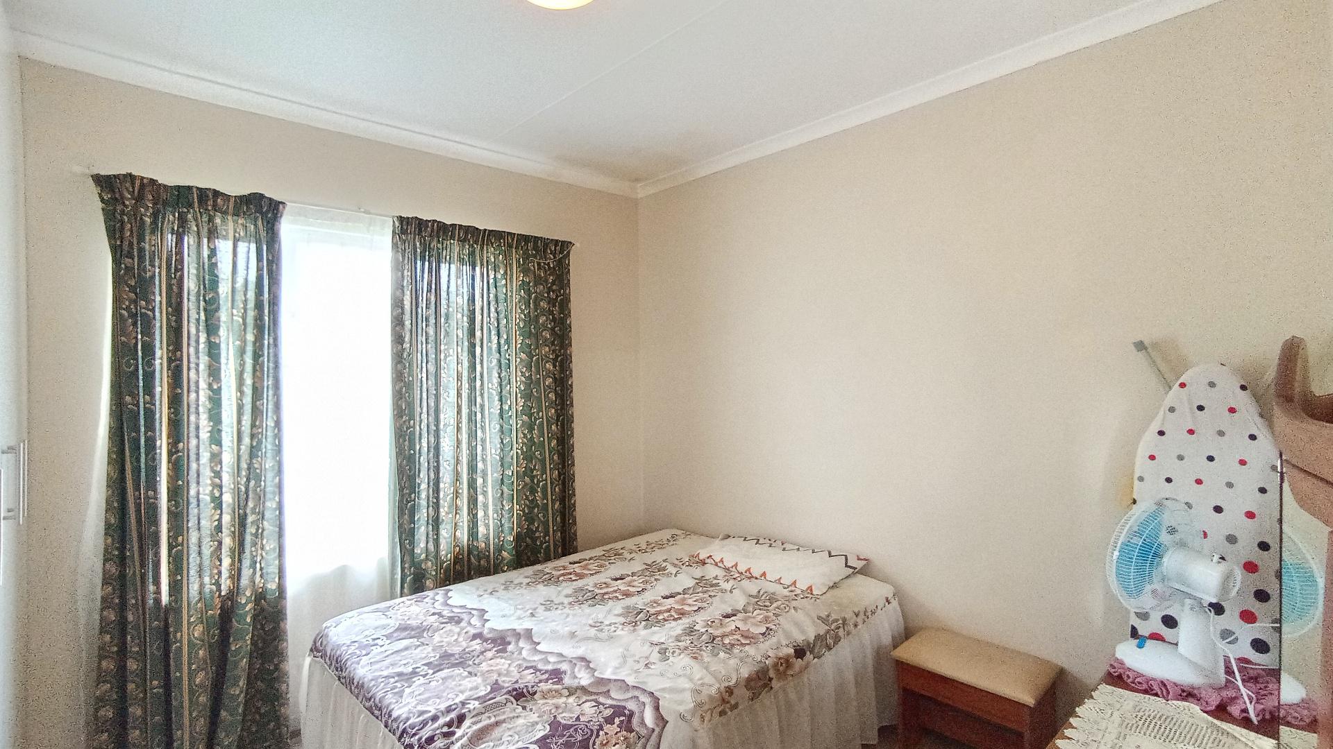 Bed Room 2 - 12 square meters of property in Kingsburgh