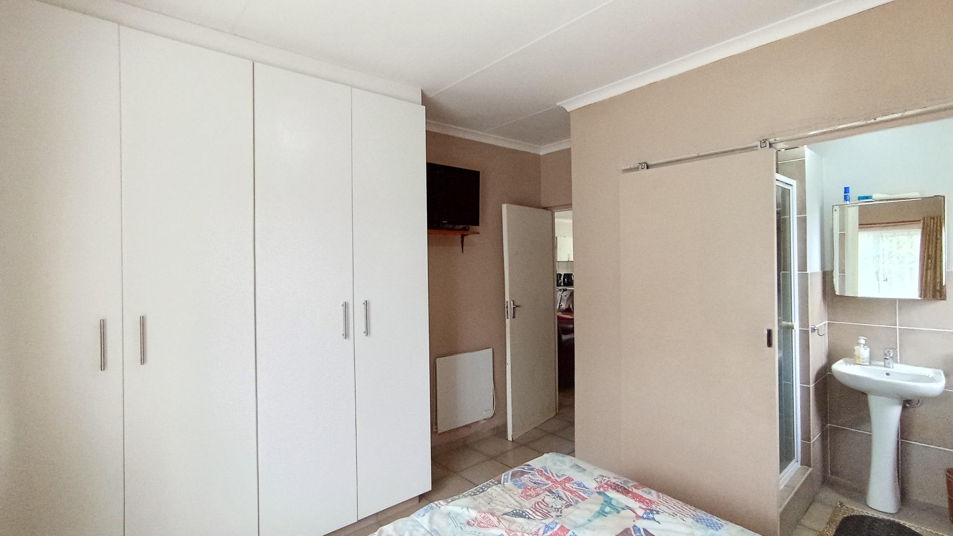 Main Bedroom - 14 square meters of property in Kingsburgh