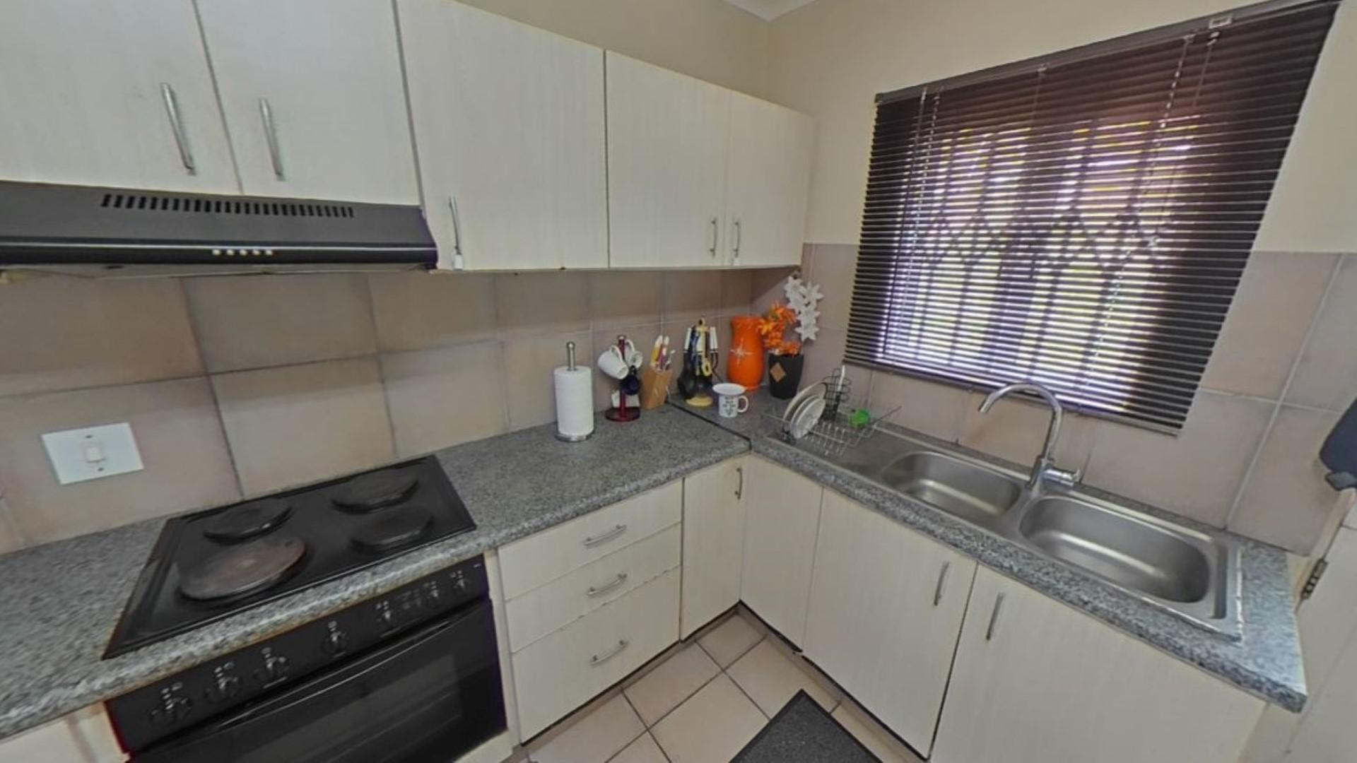 Kitchen - 14 square meters of property in Kingsburgh