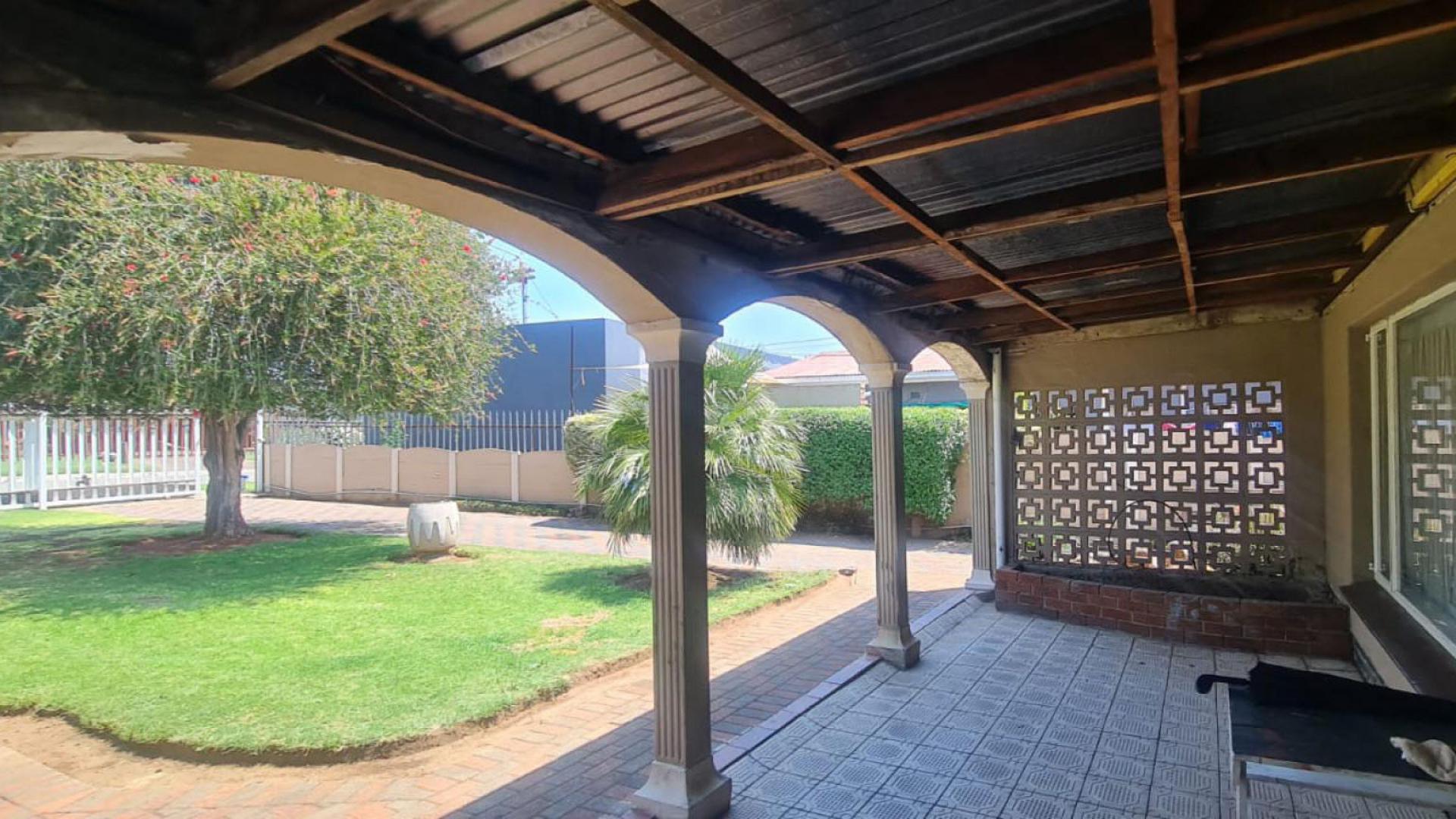 Patio of property in Klippoortje